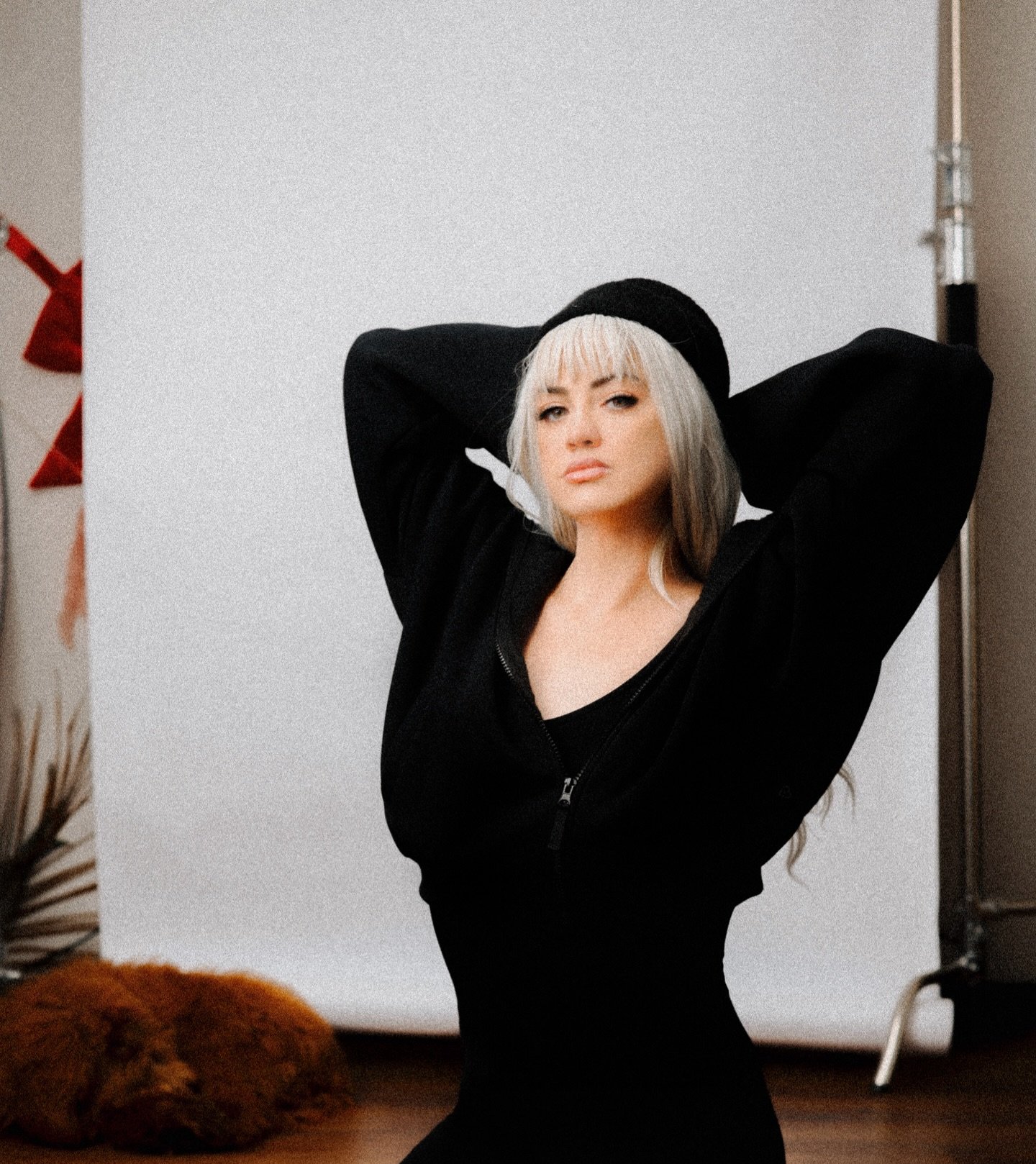 Studio lighting tests. Featuring Zendi sleeping. 🐾