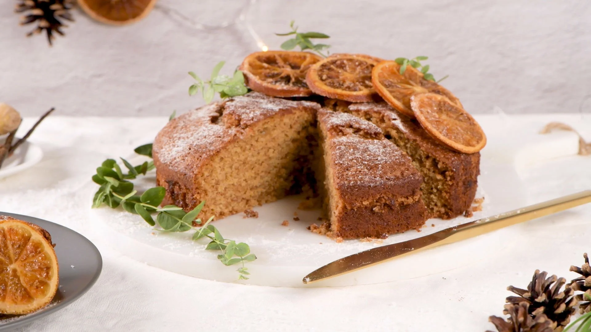Enkel krydderkake med tørket appelsin