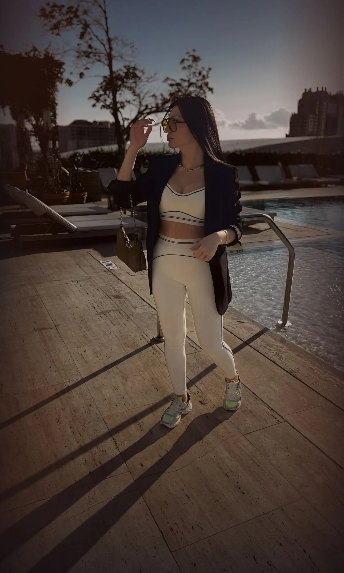 Mio_Lux_Ana_Founder_1200x2000_4.jpg