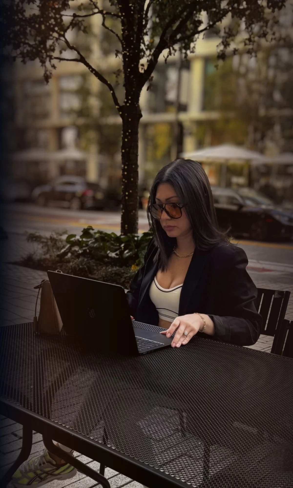 Mio_Lux_Ana_Founder_1200x2000_3.jpg