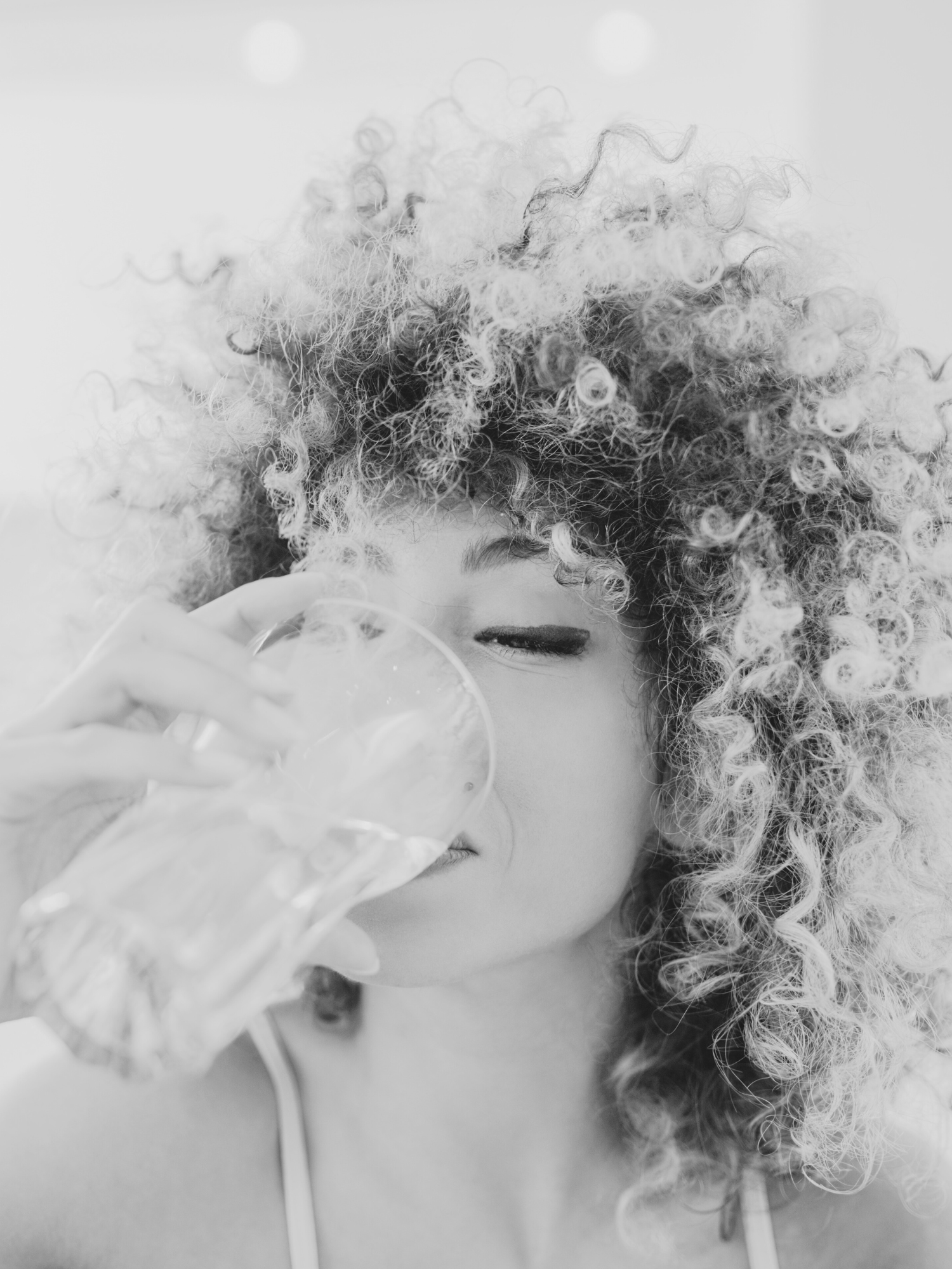 Onderzoek laat zien dat vrouwen die tijdelijk stoppen, daarna vaak blijvend minder alcohol drinken. Niet vanuit moeten, maar omdat het beter voelt.