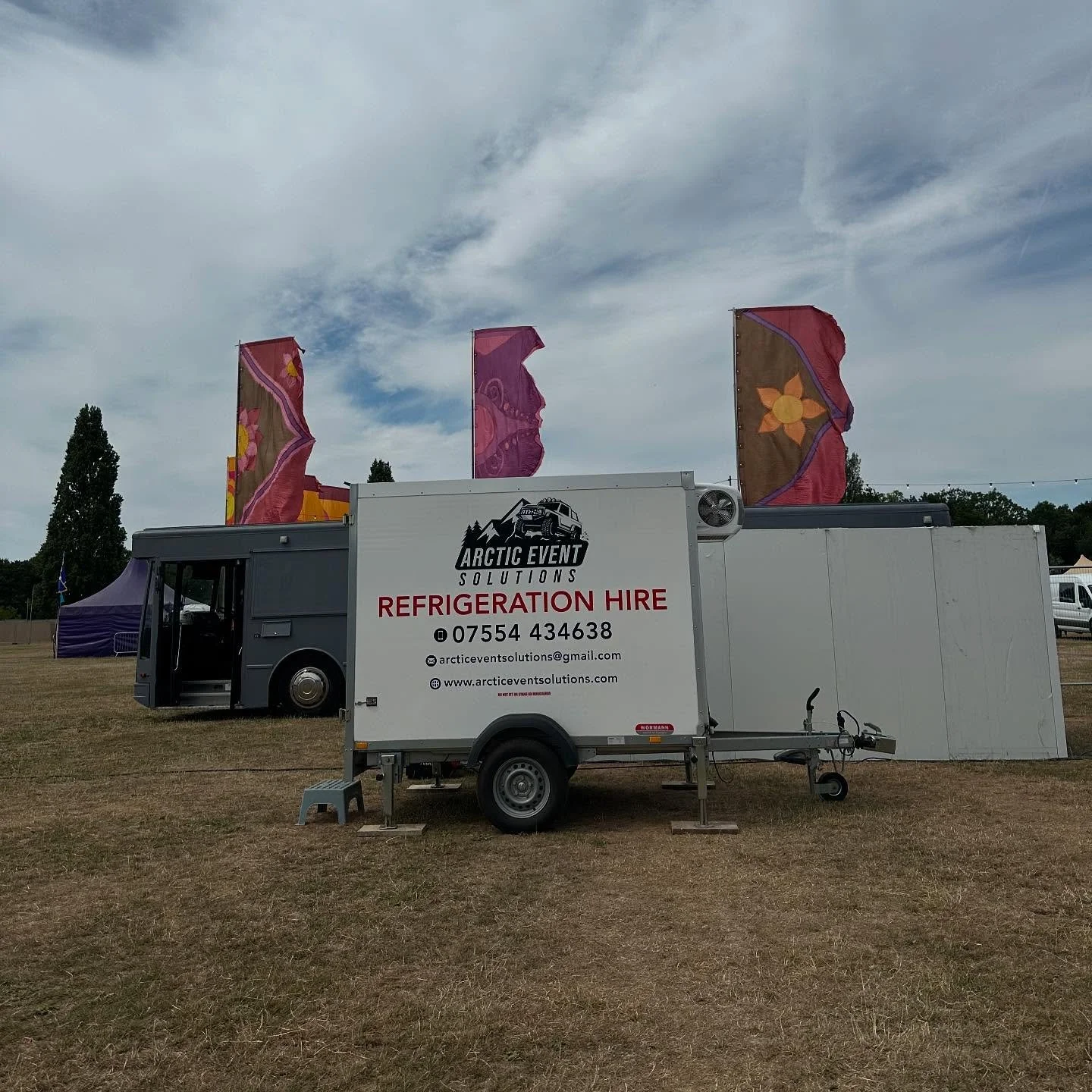 Non stop July for our trailers 😮&zwj;💨❄️

2 trailers into Finsbury Park for @fieldvisionbars @central__fusion @wirelessfest 

Trailers into @countryonthecommon , @thegamefair and @airtattoo for @jimandtonicdistillery 

1 trailer to Delepre Abbey fo