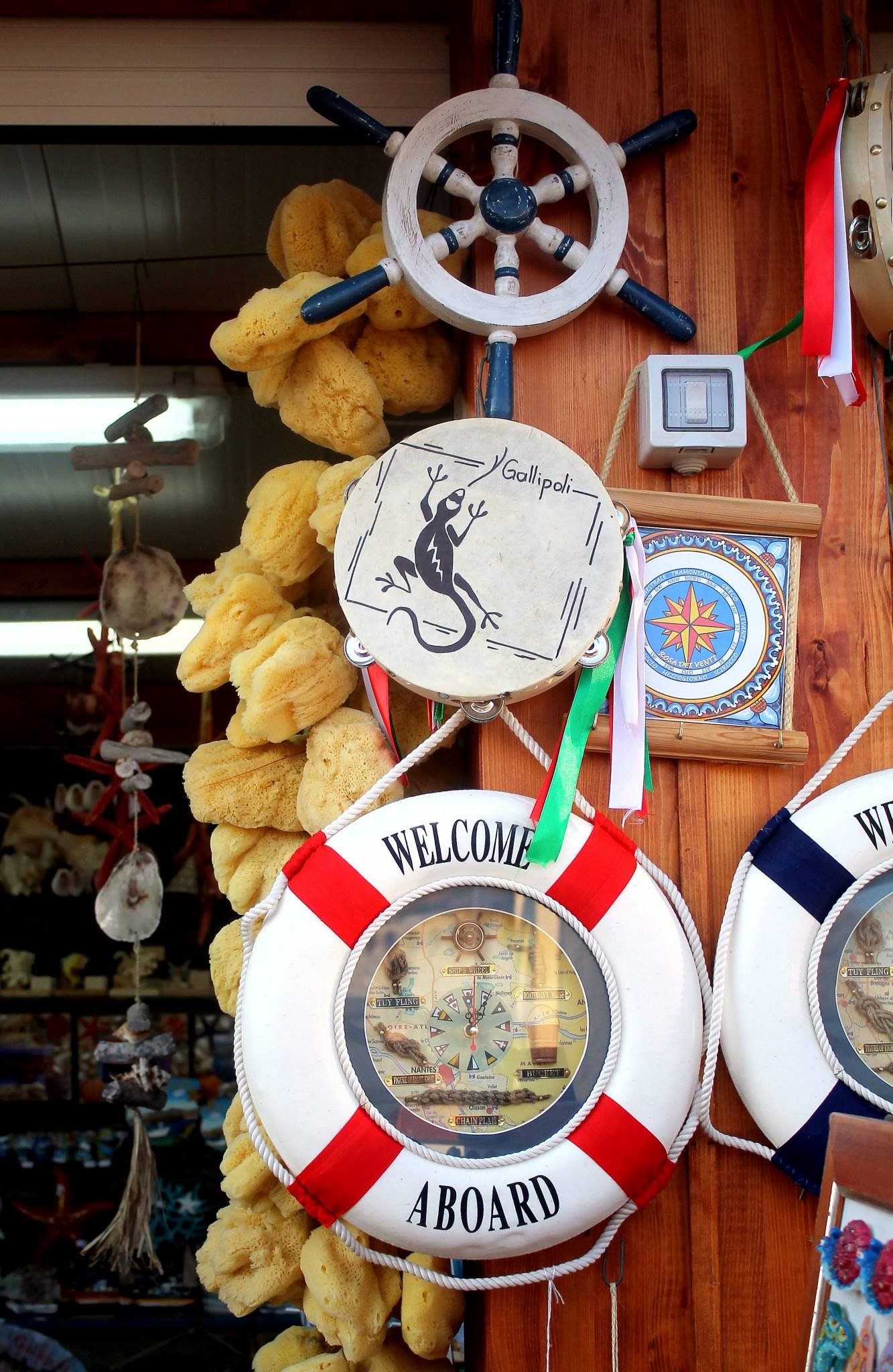 souvenir-gallipoli-puglia-tamburello-pizzica-salvagente-welcome-aboard.jpg