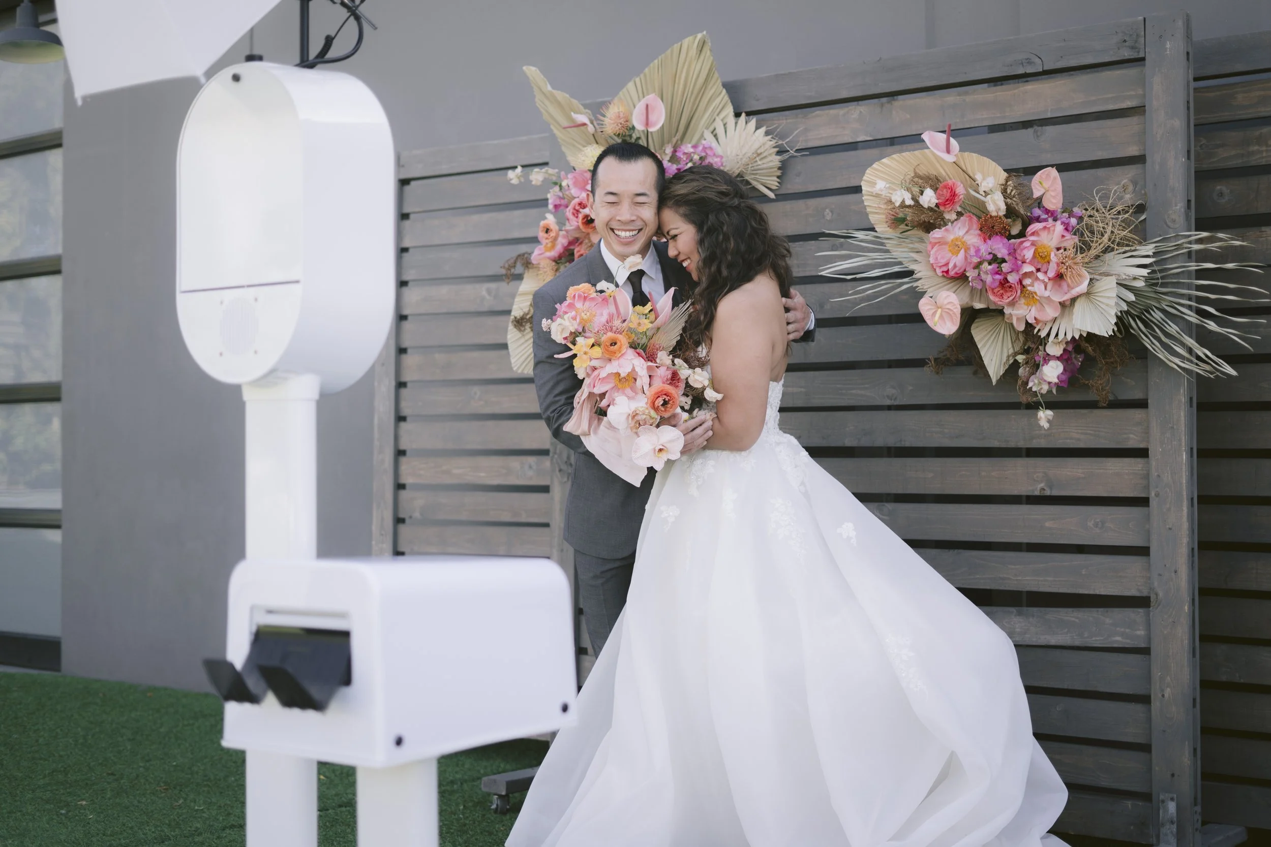 Key Questions Before Choosing a Wedding Photo Booth