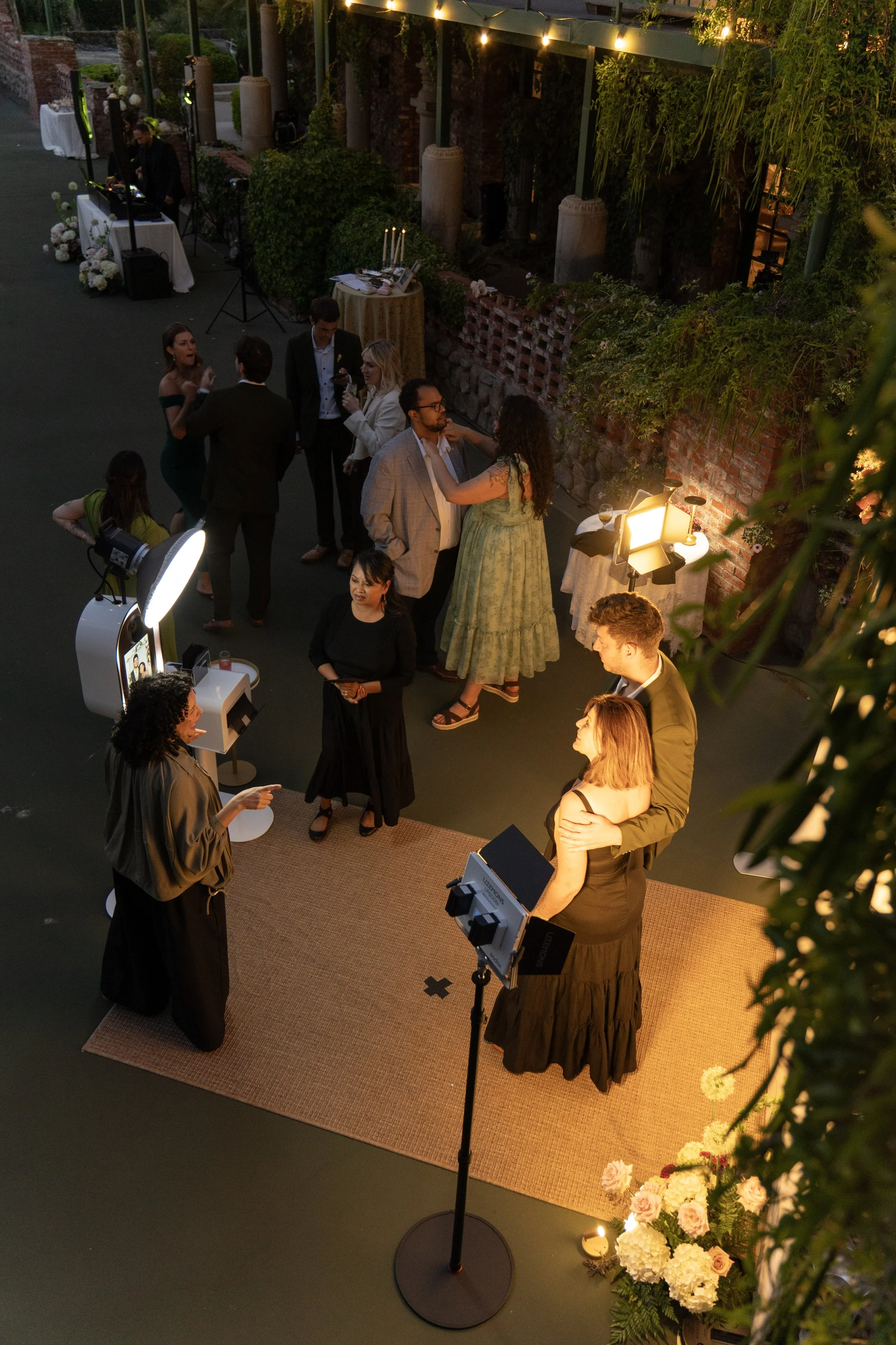Key Questions Before Choosing a Wedding Photo Booth