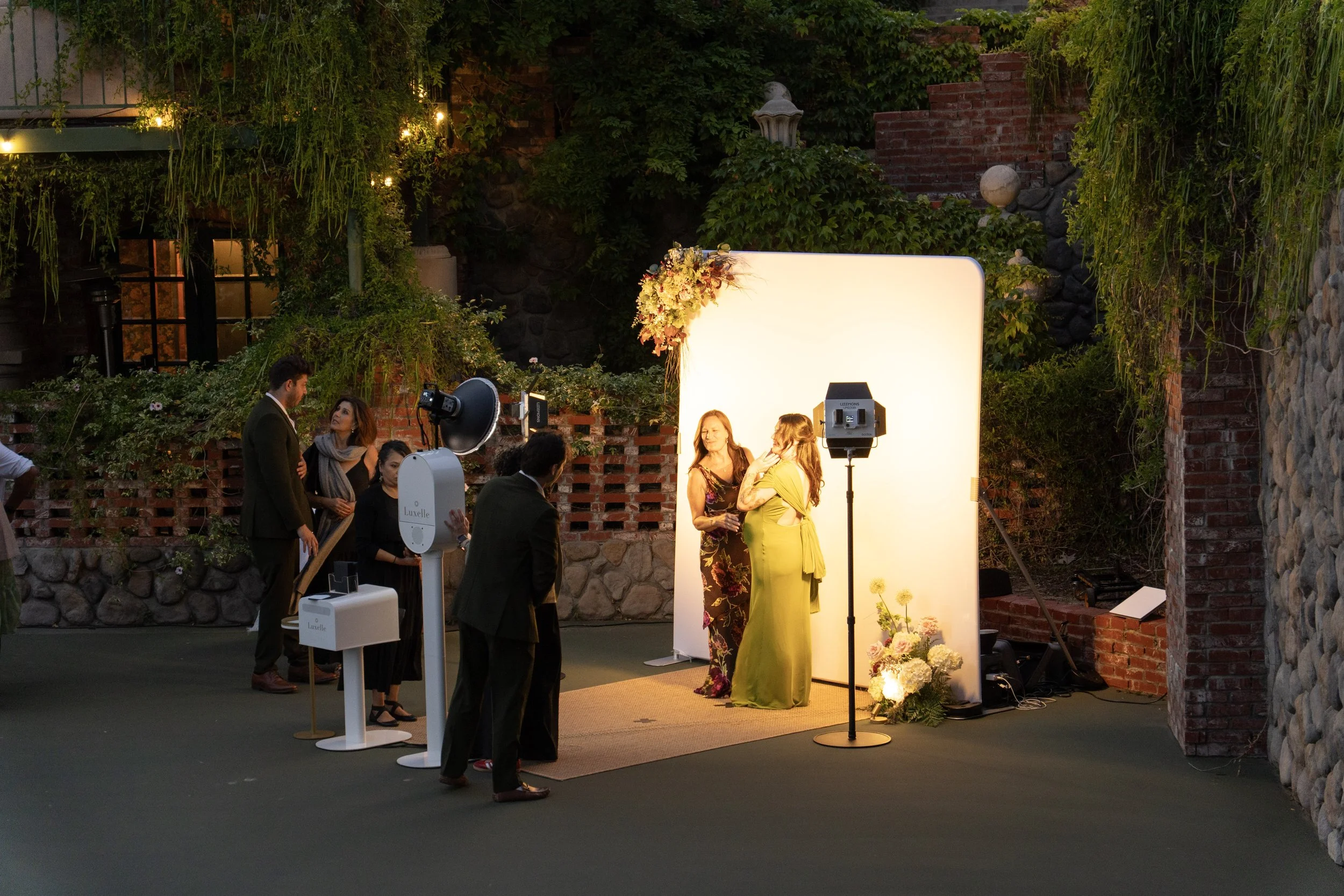 Wedding Photo Booth Backdrop Ideas: Choosing One That Belongs in Your Reception