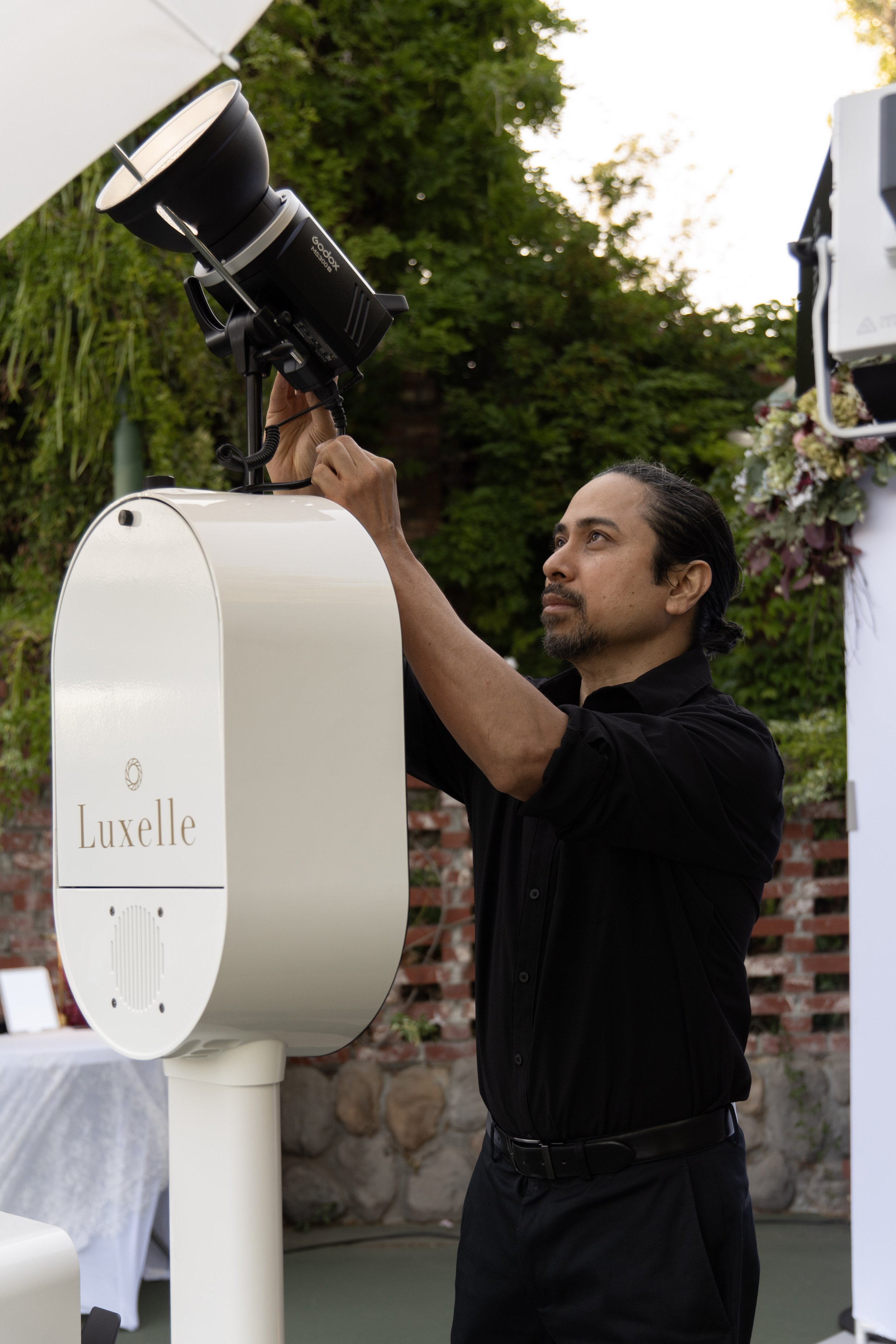 Phil setting up Luxelle photo booth equipment at a Southern California wedding