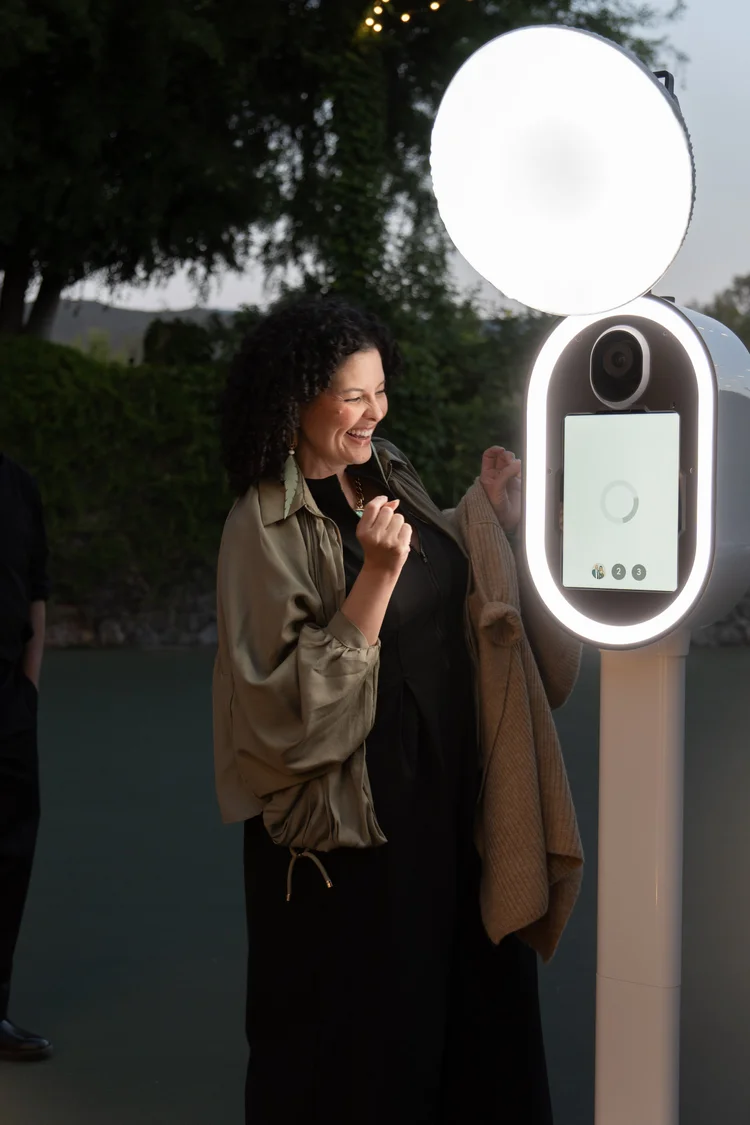 Portrait of Florie M, co-founder of Luxelle.