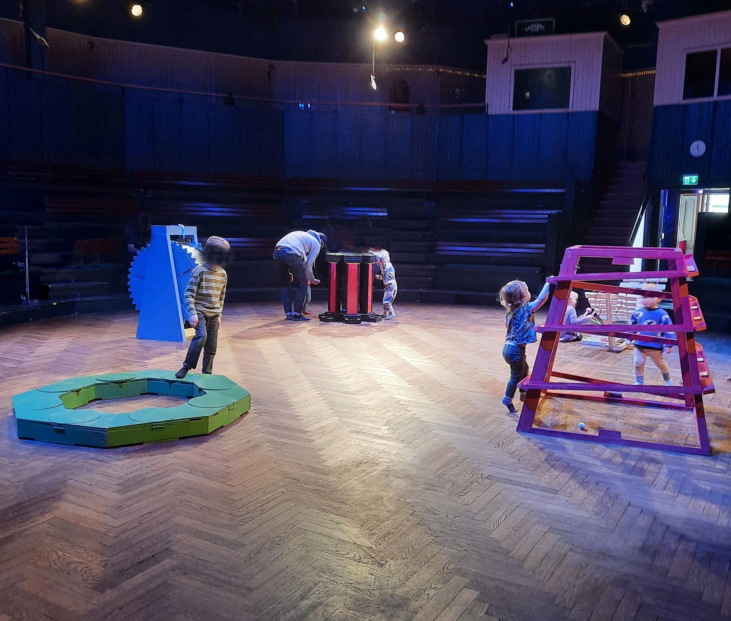 MMPblurradliggande - liten.jpg