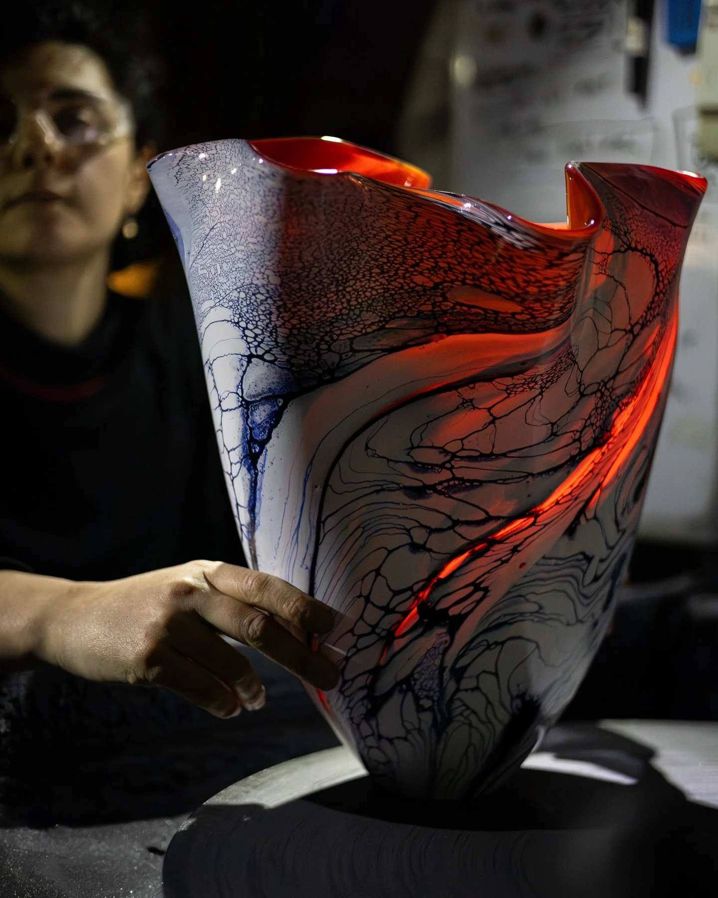 @sila_y_glass in the cold room @londonglassblowing 

#art #artist #glassart #glass #fezant