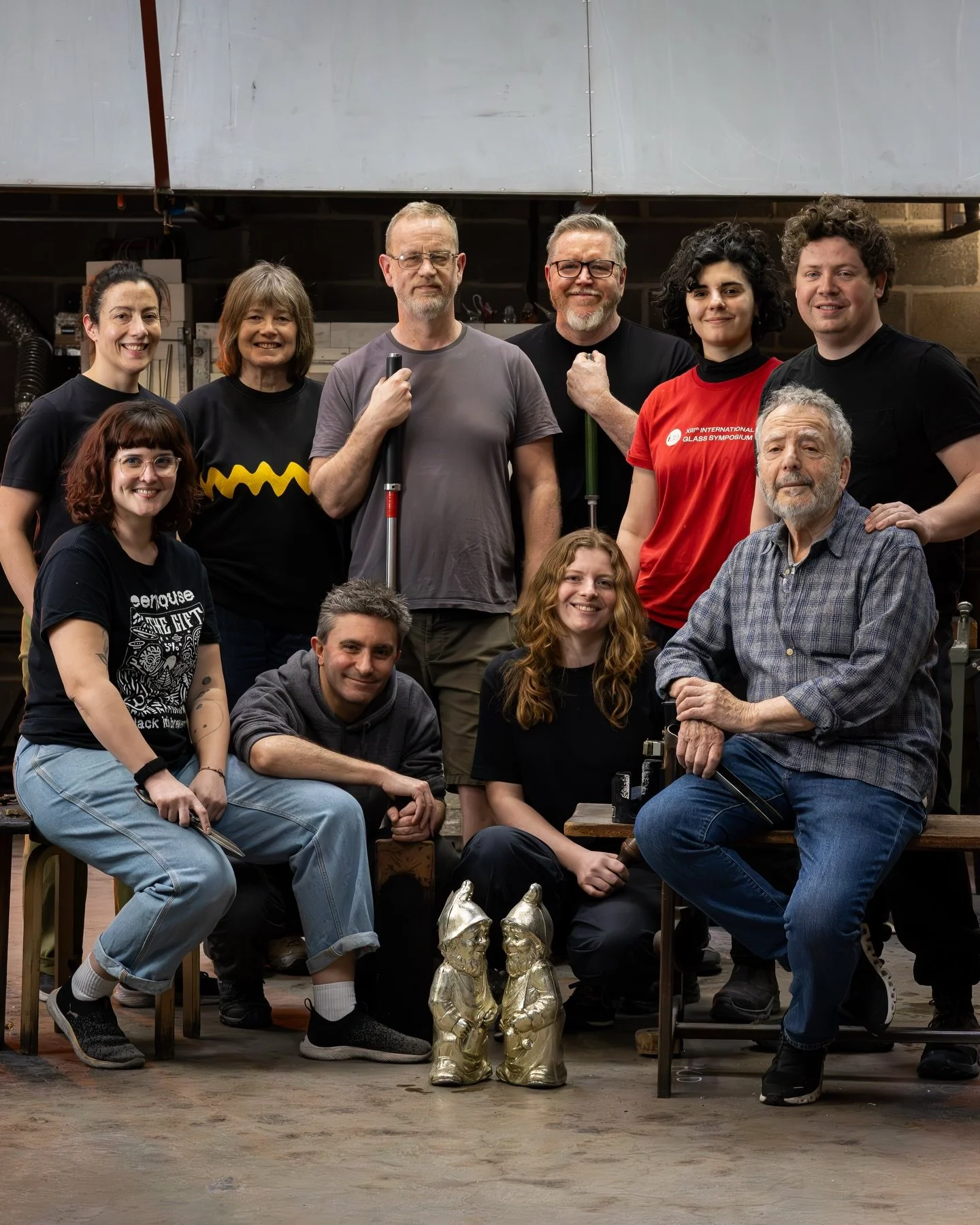 What an epic group of artists! 

 @londonglassblowing 

#londonglassblowing #glass #art #artists