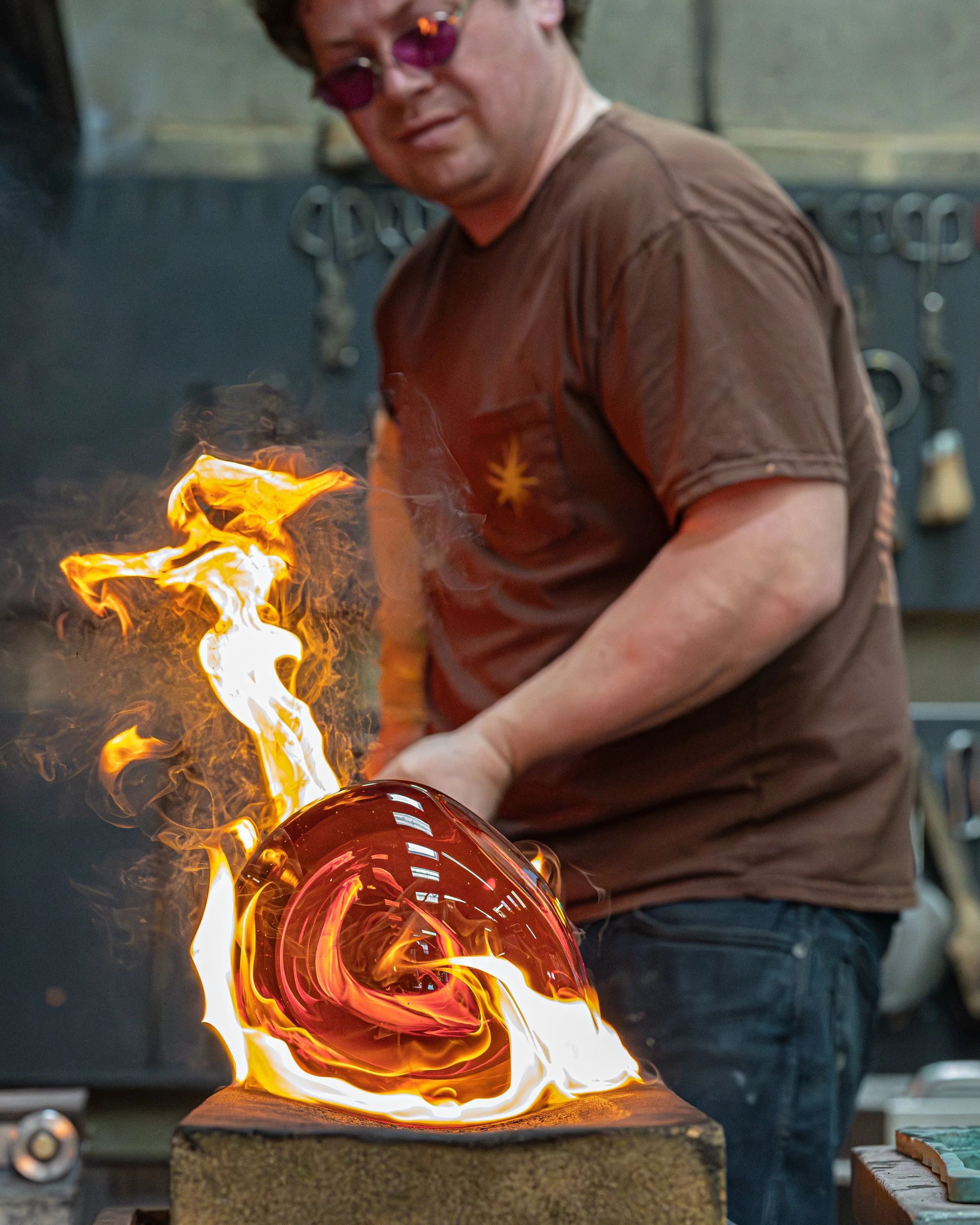 London Glassblowing 🔥

@londonglassblowing @tim.rawlinson 

#glassblowing 
#glass #fezant 
#londonglassblowing