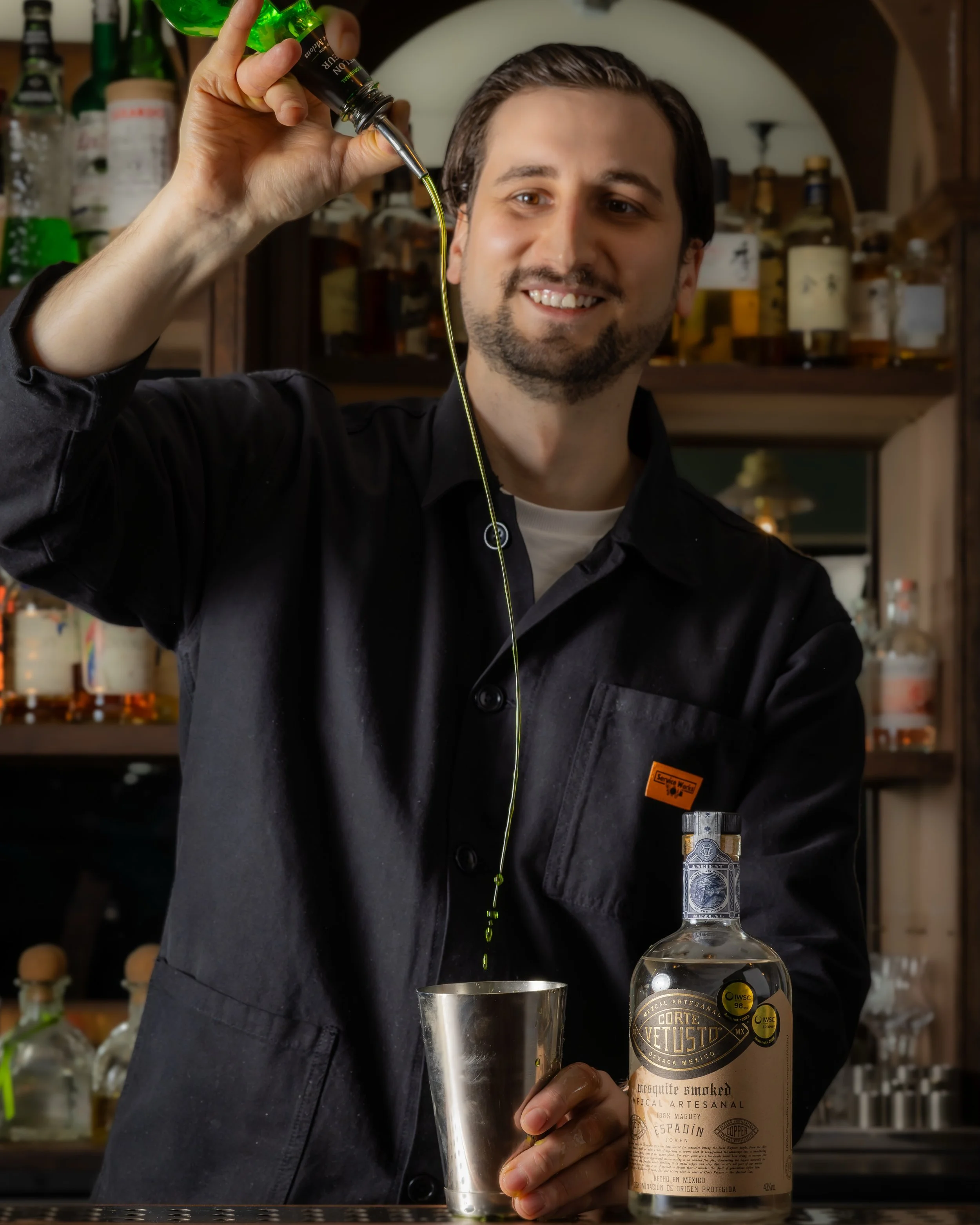 Camera man: Pour the good green from a high up, wiggle it and smile at the same time Norbert! 

Norbert: 

@vetustomezcal @norbert_drozdowski @ricksteinrestaurants @andreadrinks @cocktailjosh @chefrickstein @charliestein1 @jacksteinchef #midoriisback