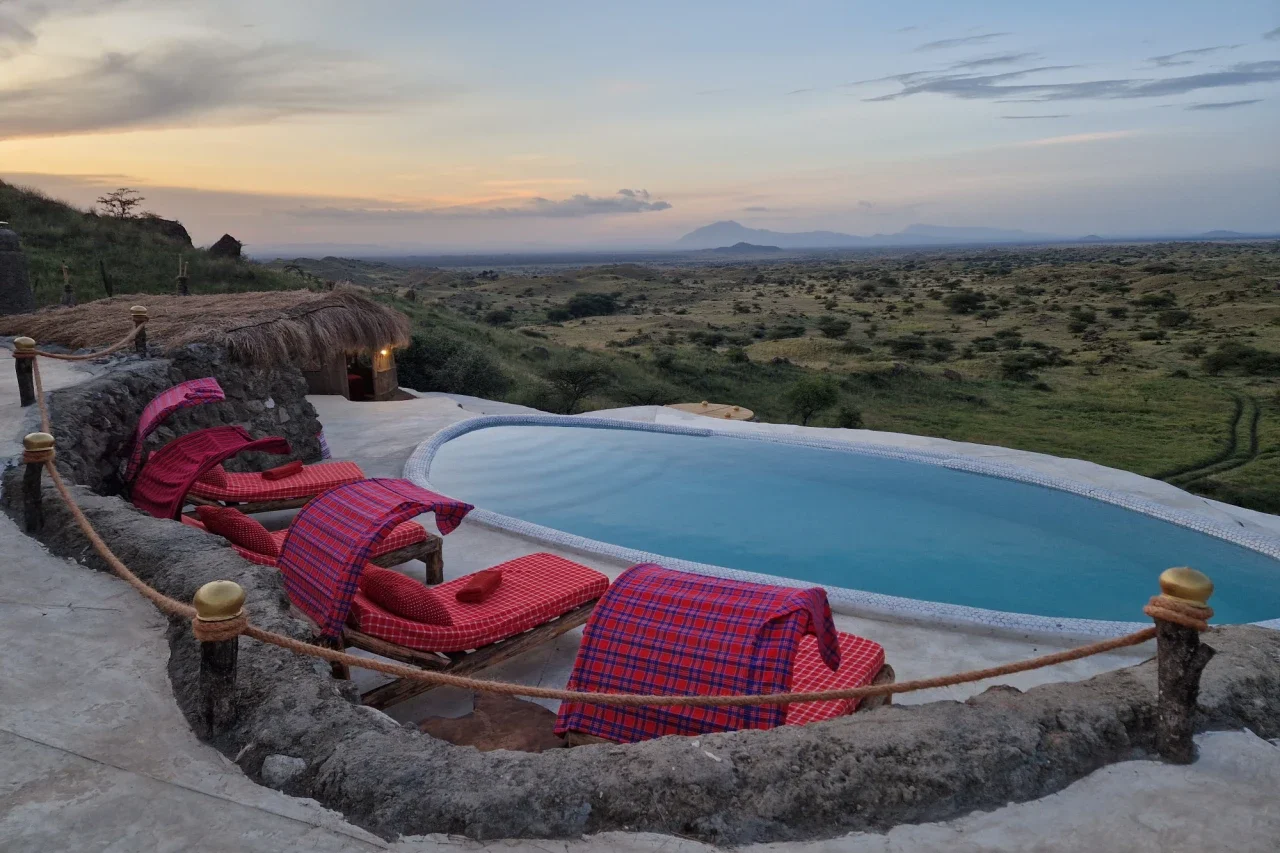 tansania-africa-amini-maasai-pool.jpg.webp