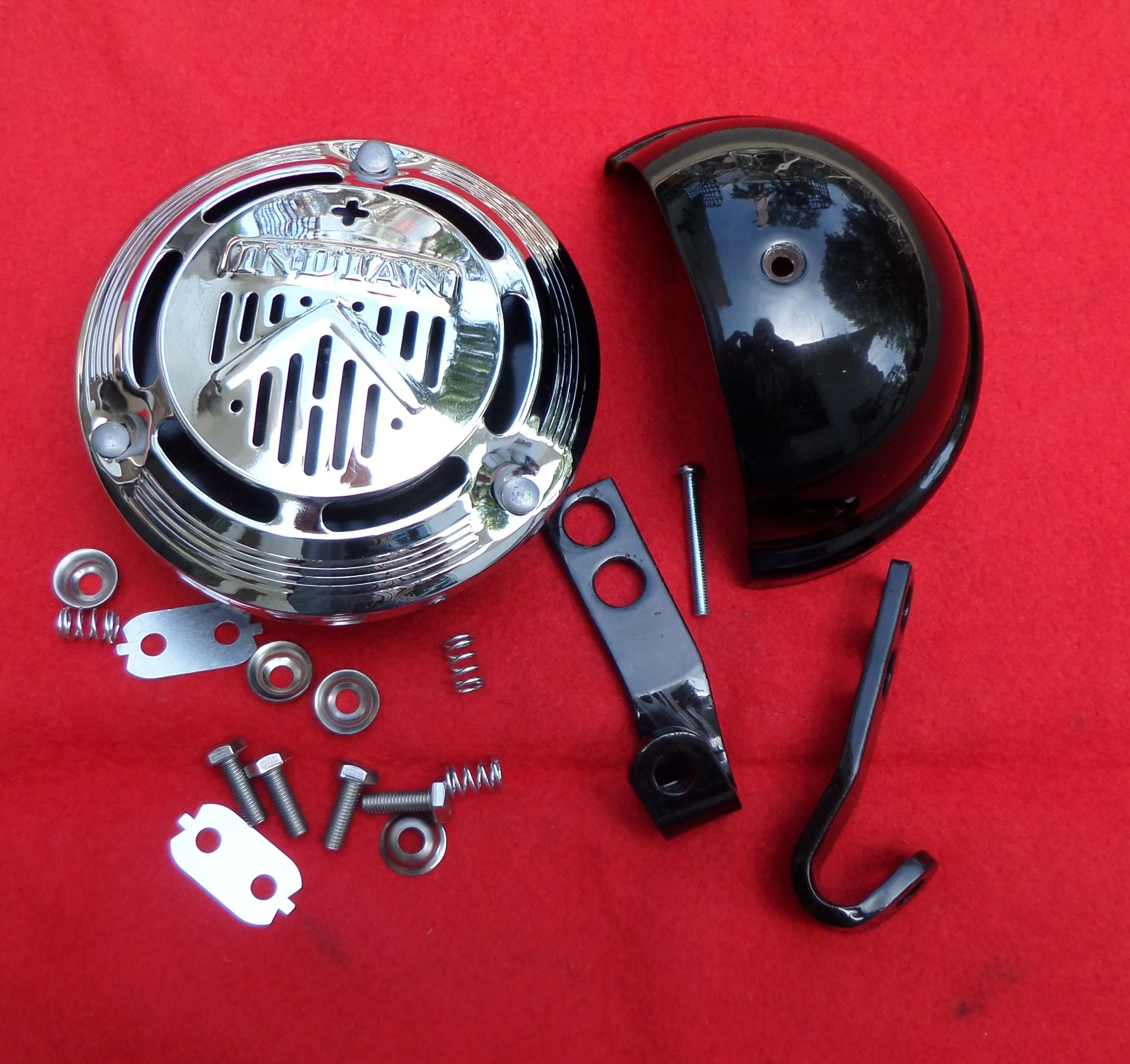 Complete horn with Chief/ 4-cylinder bracket, hardware, and rear cover