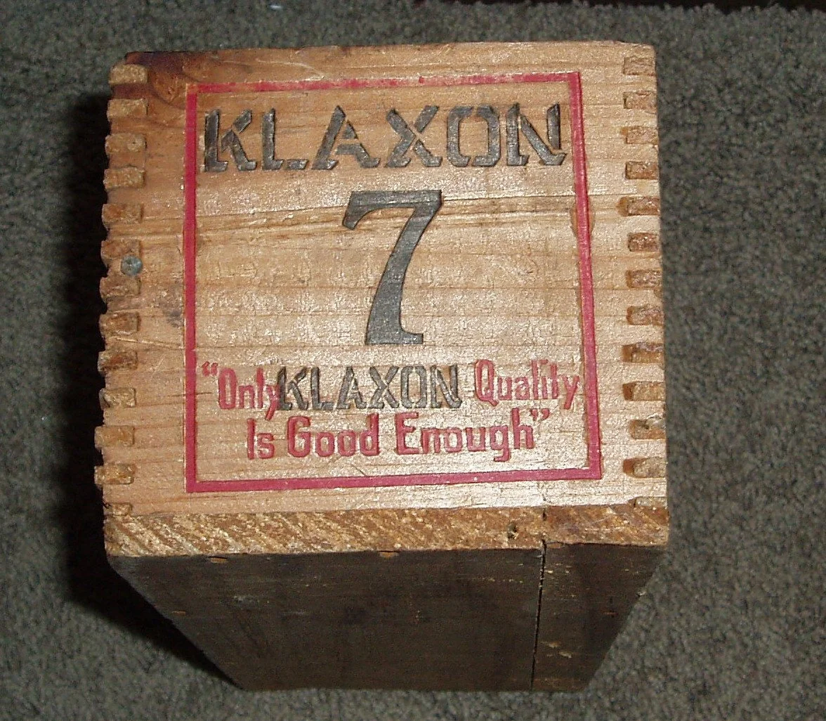 Original 1920s wooden Klaxon 7 horn box