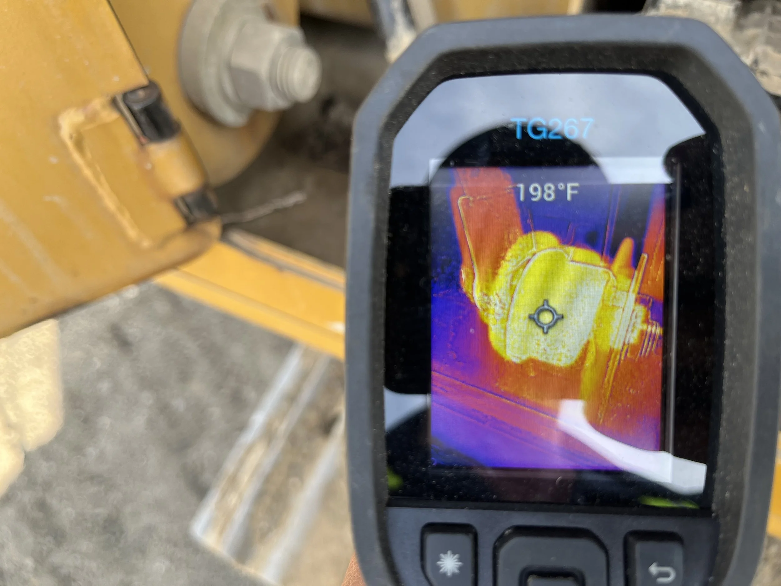 Thermal imaging camera showing a hot electrical disconnect causing machine to power down intermittently