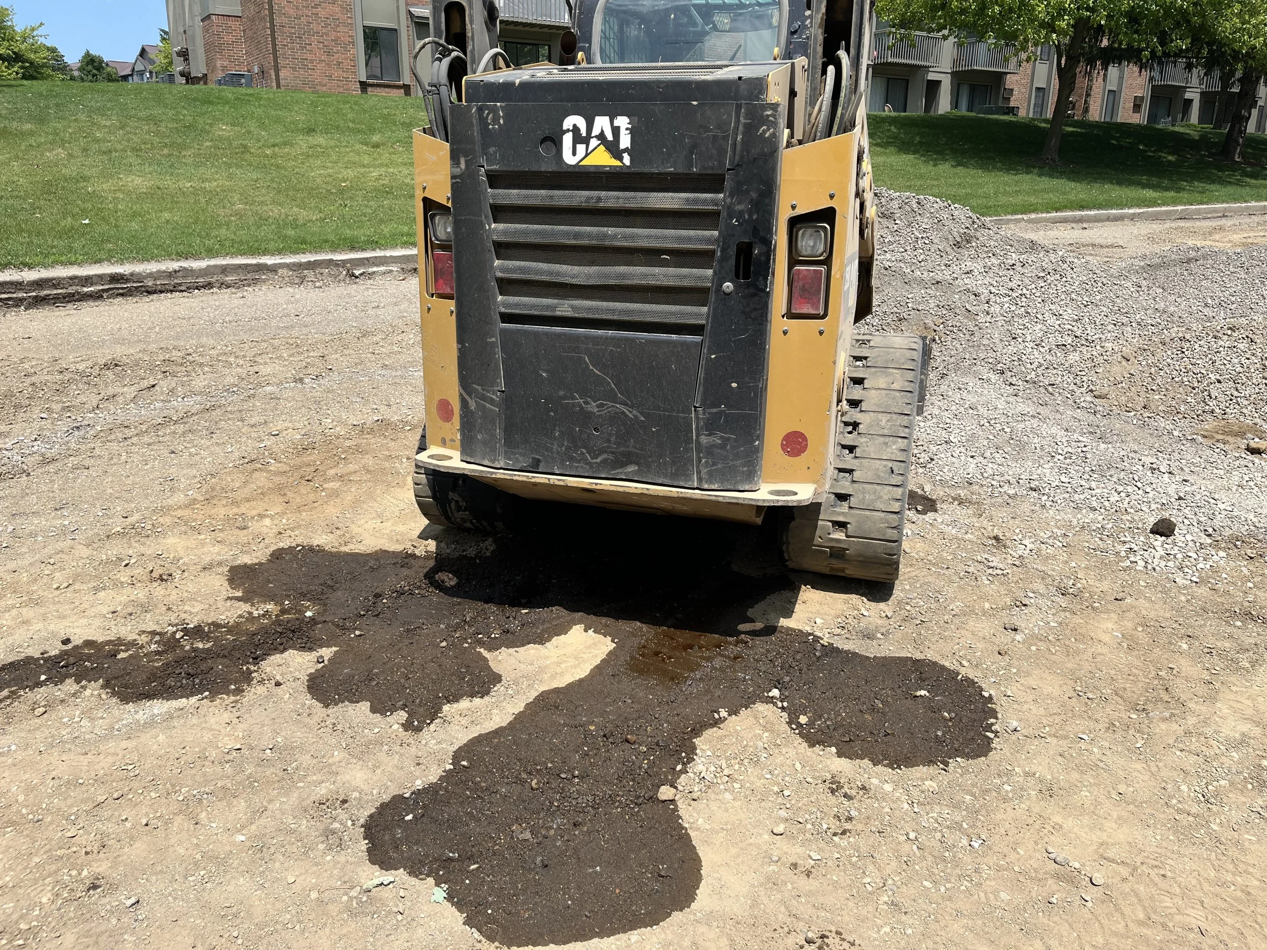 Blown hydraulic hose for drive motor on Cat 255 Skidsteer