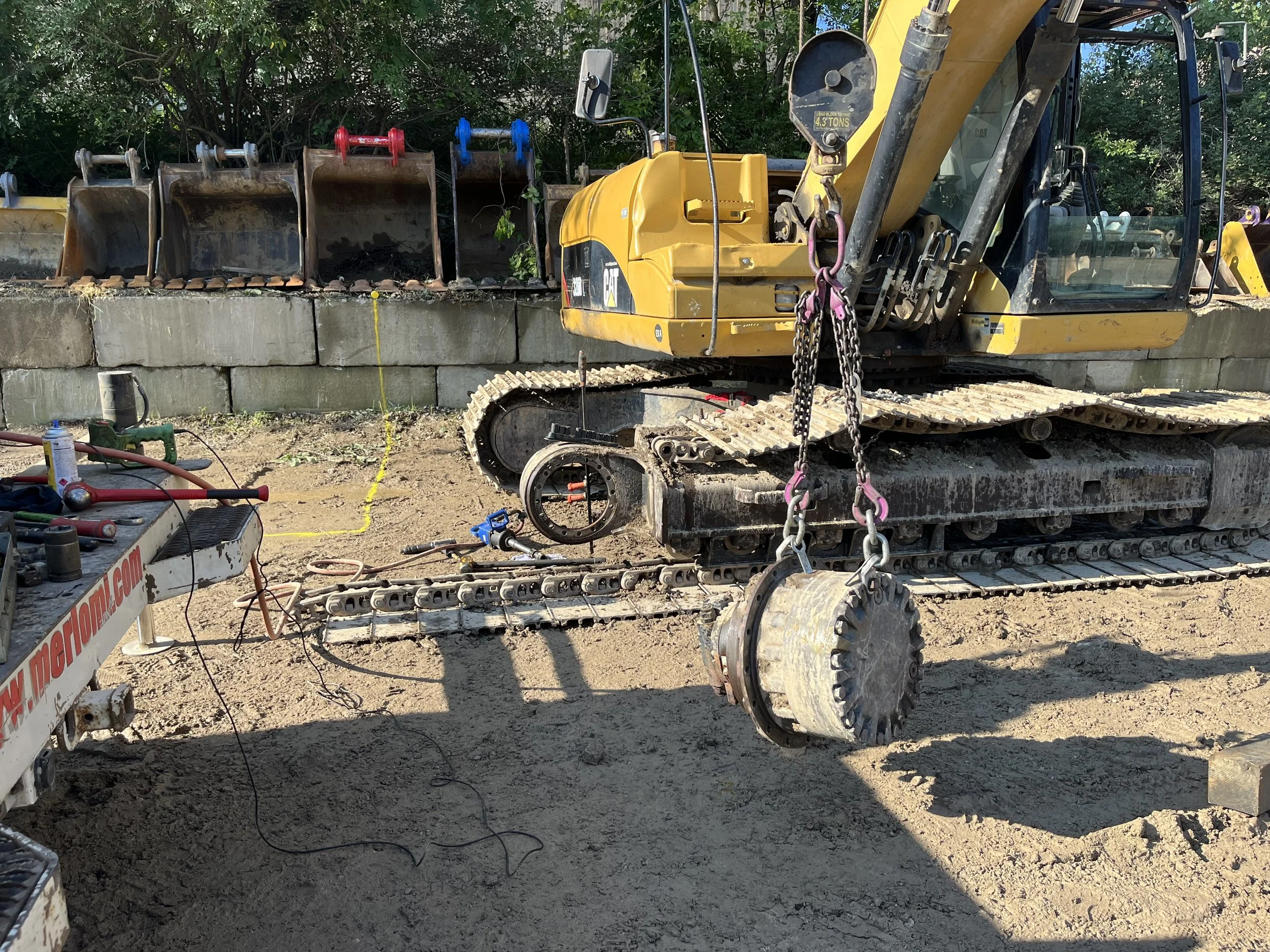 Final drive repair on a Cat 320 Excavator