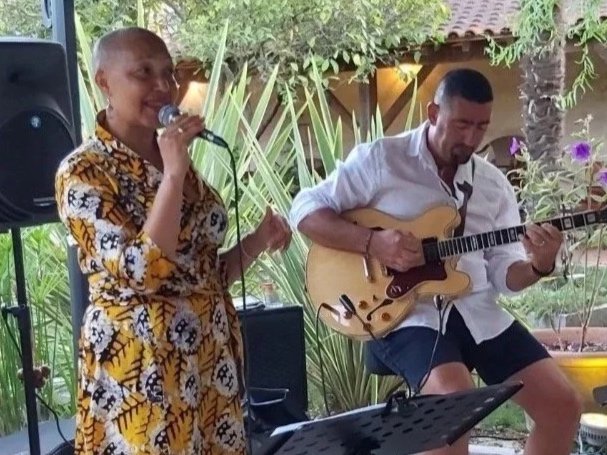 Martine Alo, chanteuse, coach en expression et technique vocale, et musico-thérapeute clinicienne