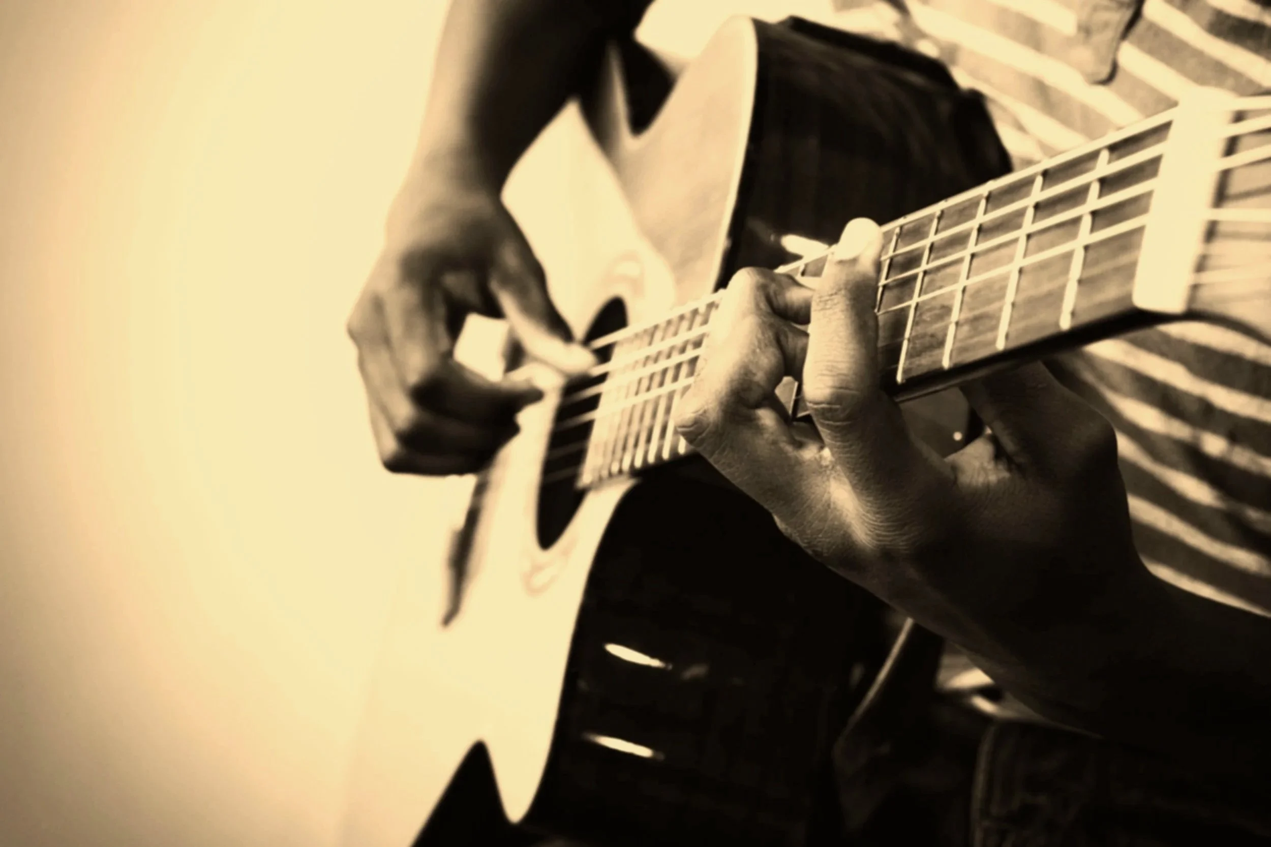 music guitar festival south of France village charm medieval village artistes alétois alet-les-bains France