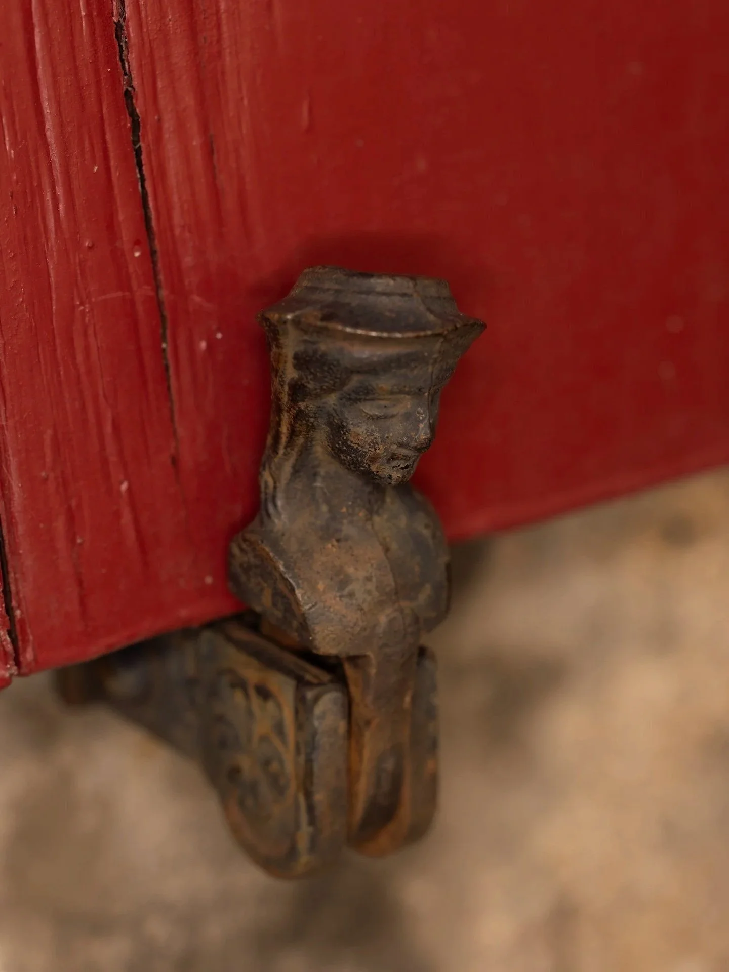 French poupee shutter iron holder medieval village artistes alétois alet-les-bains France