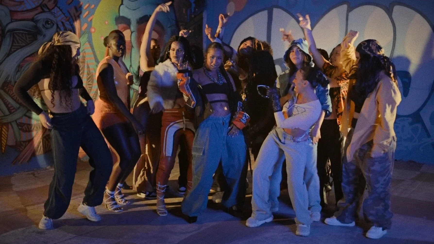 Chong Kwong - Queen Size (Clipe Oficial)