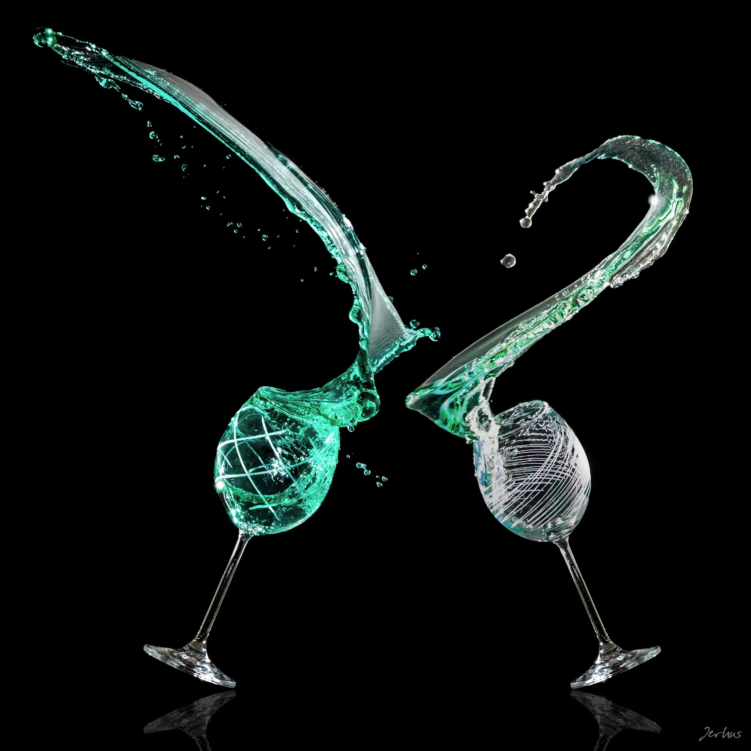 Water Splash - Green swan.webp
