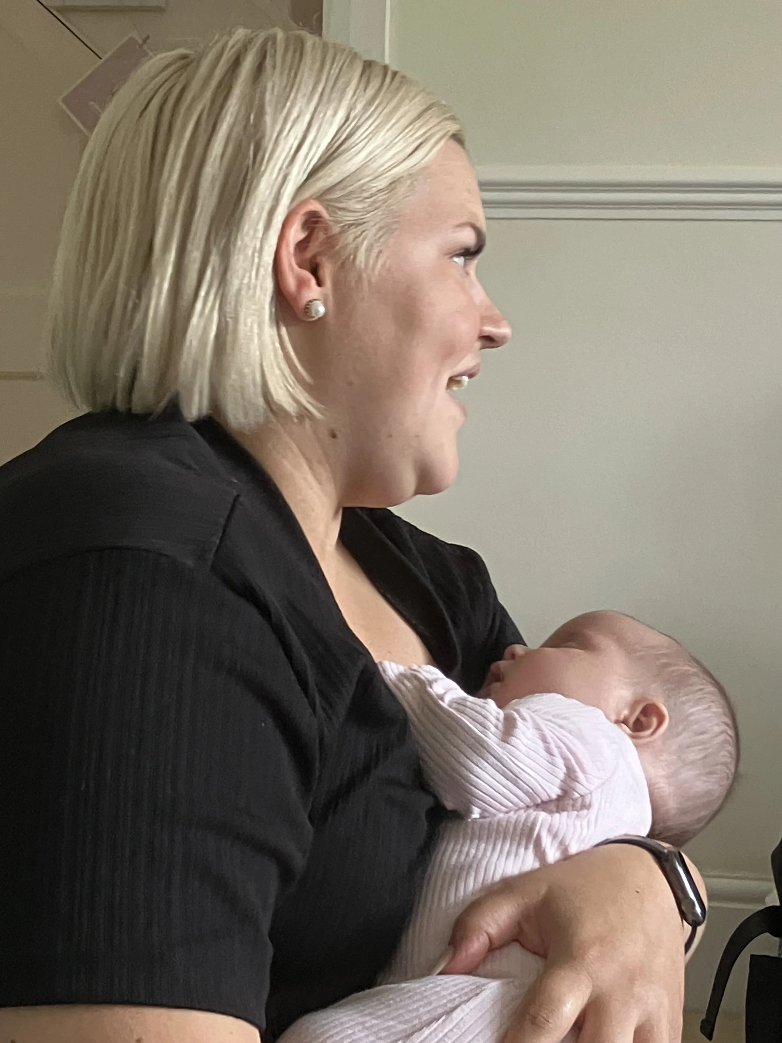 photo mum and baby cuddling.jpeg