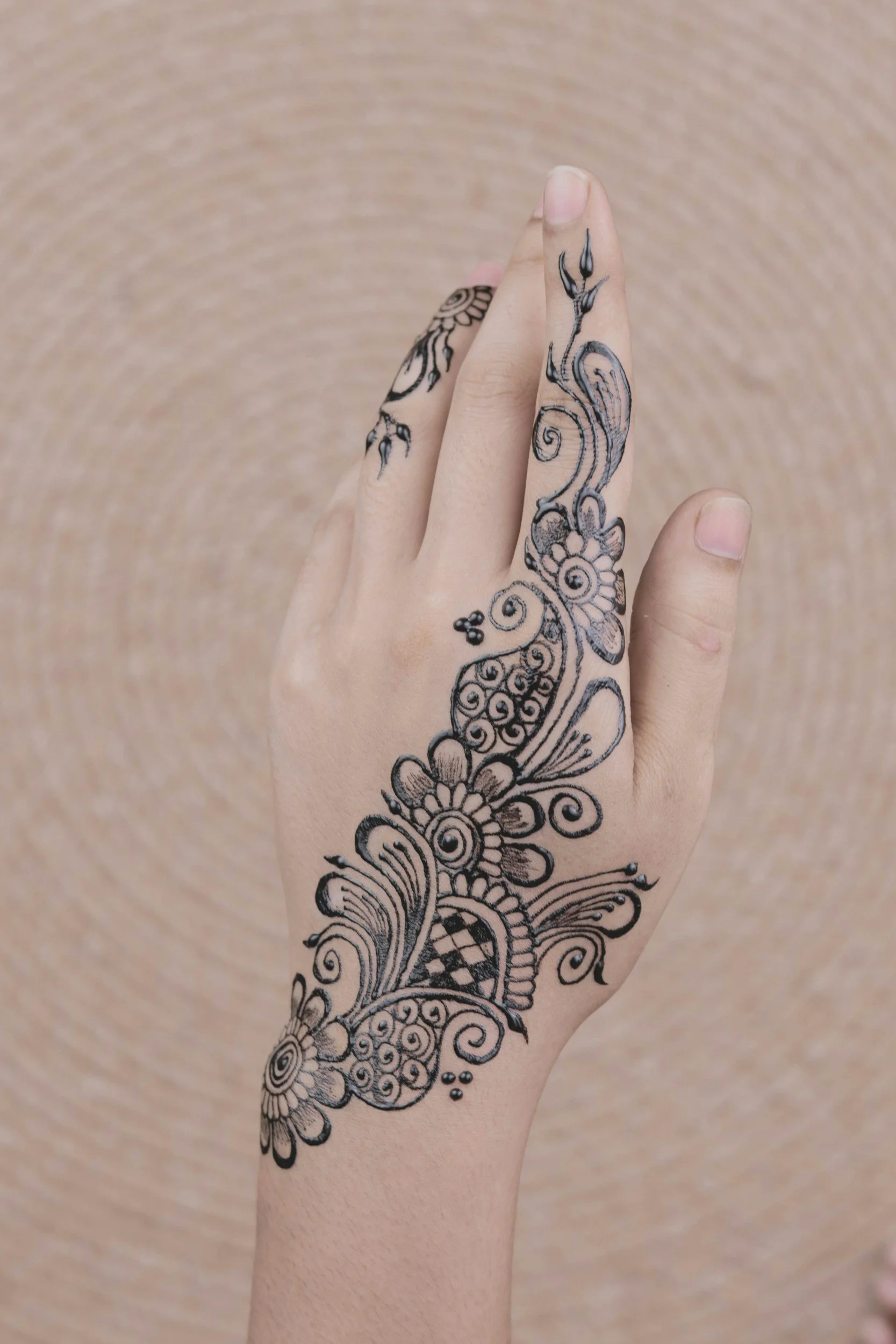 Craft parties and hen dos in Cheltenham and the Cotswolds.  Bespoke or one click stress free packages. Henna Tattoos  Tarot card reading  Fortune telling  Photo shoots  Burlesque dancing