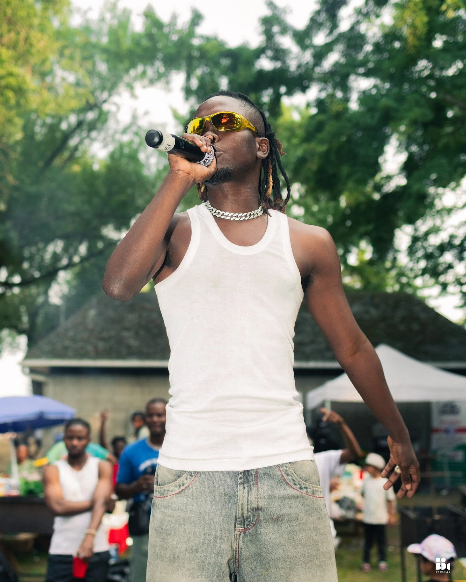 Artist performing on stage filmed by Montreal videographer Shot by Diallo during a live music event