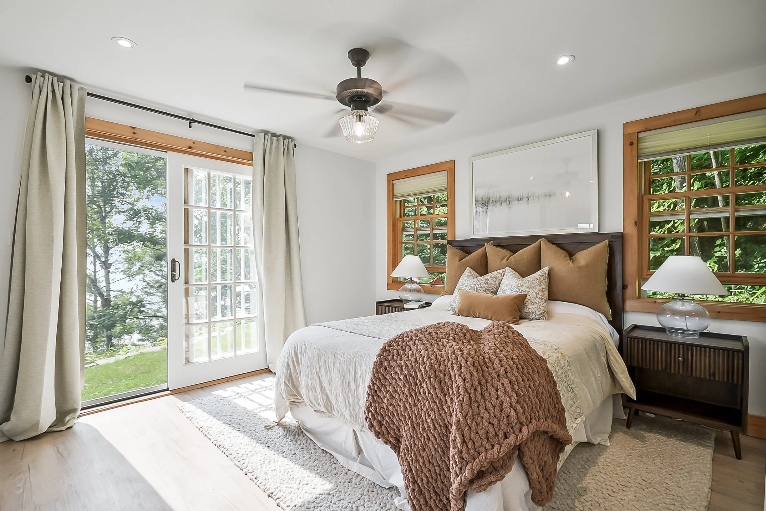 Queen bedroom in private cabin