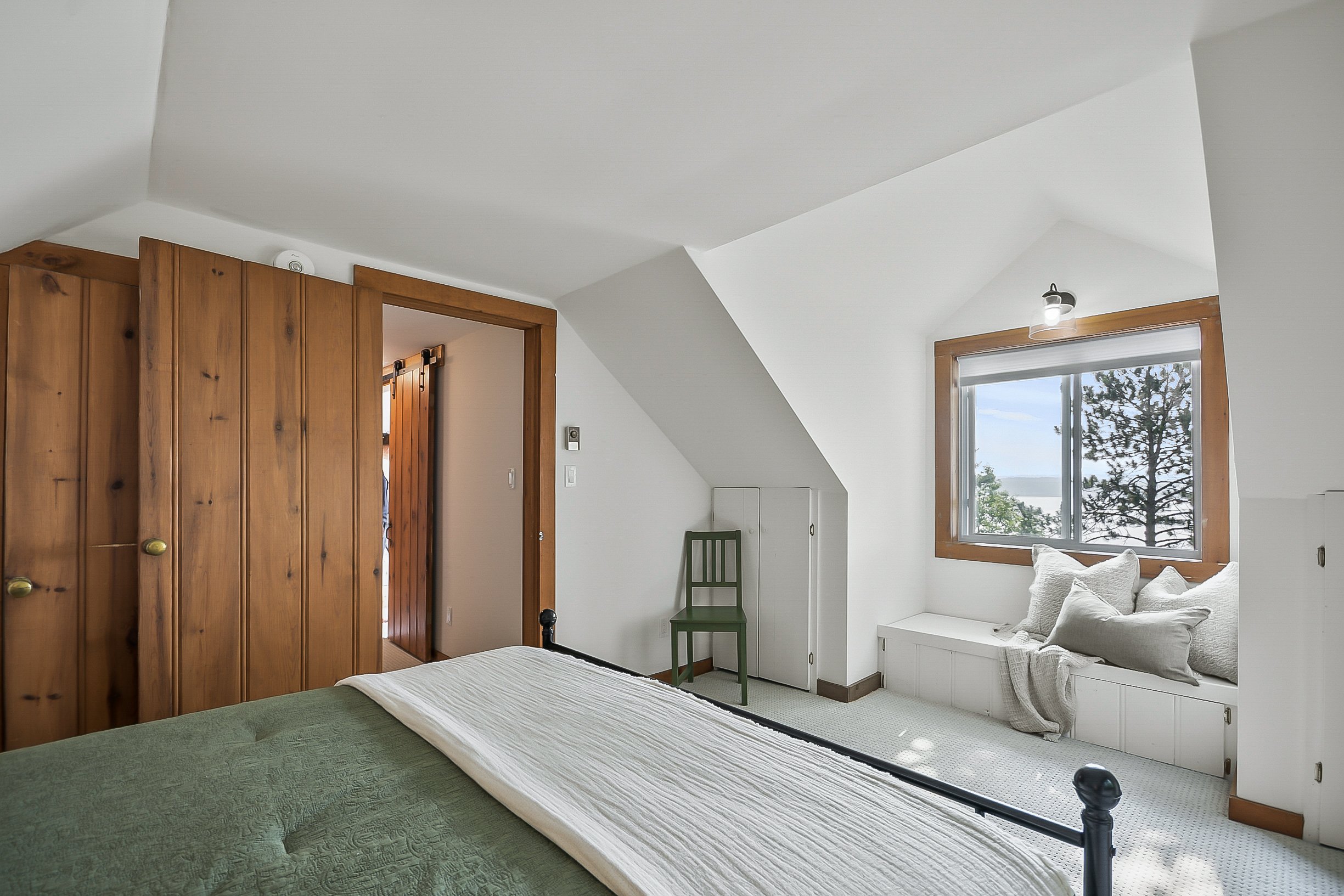 The Green Room: Queen bed with shared bath on the second floor in the main cottage, with lake and forest views.