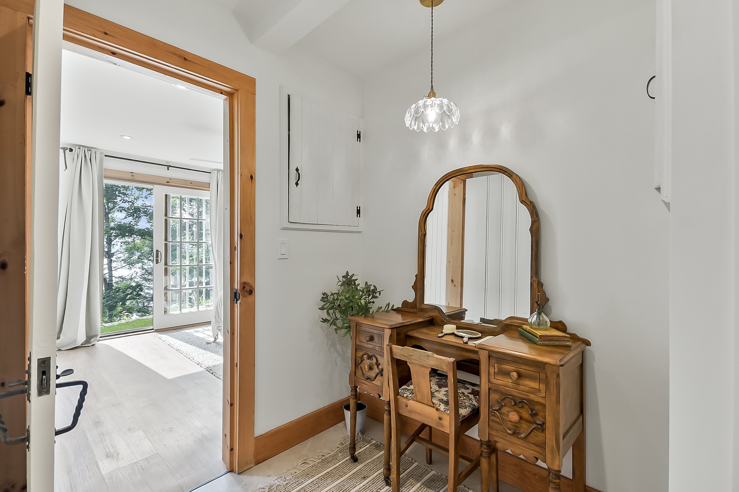 Dressing table in private cabin