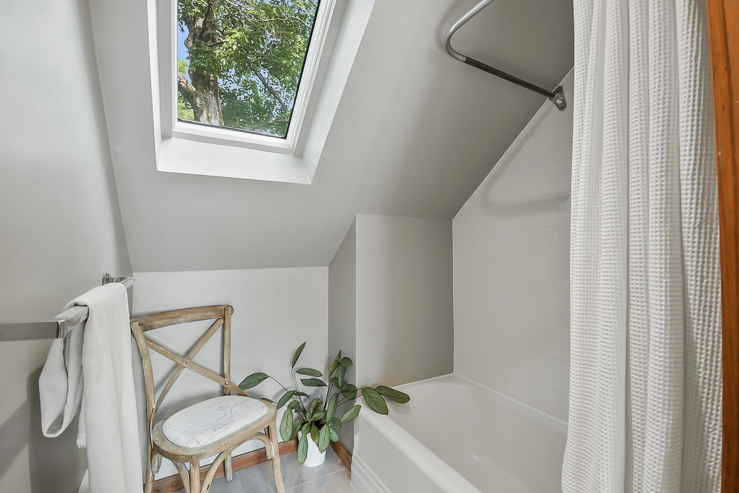 Shared bathroom on second floor (shower and toilet are in separate rooms).

