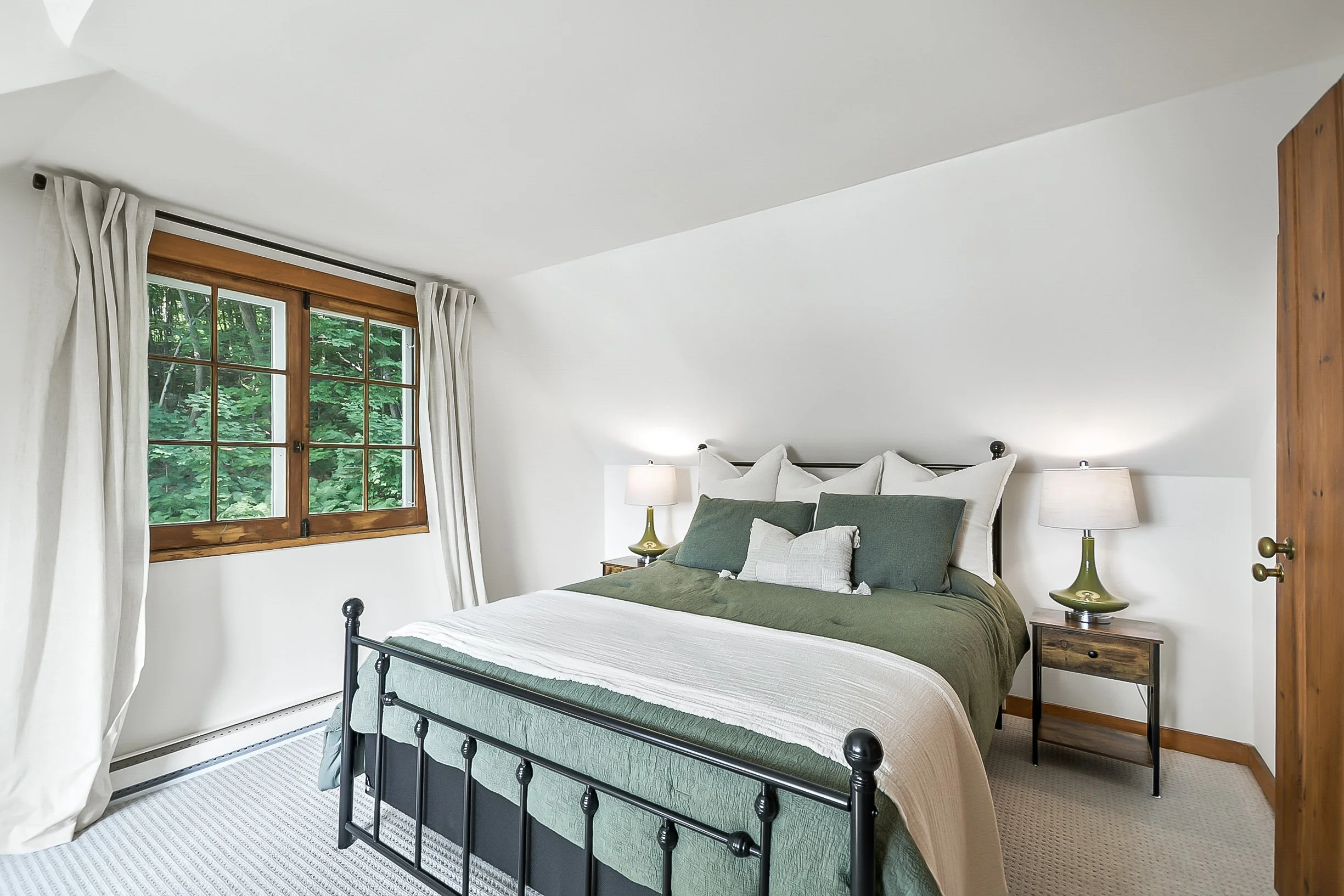 The Green Room: Queen bed with shared bath on the second floor in the main cottage, with lake and forest views.