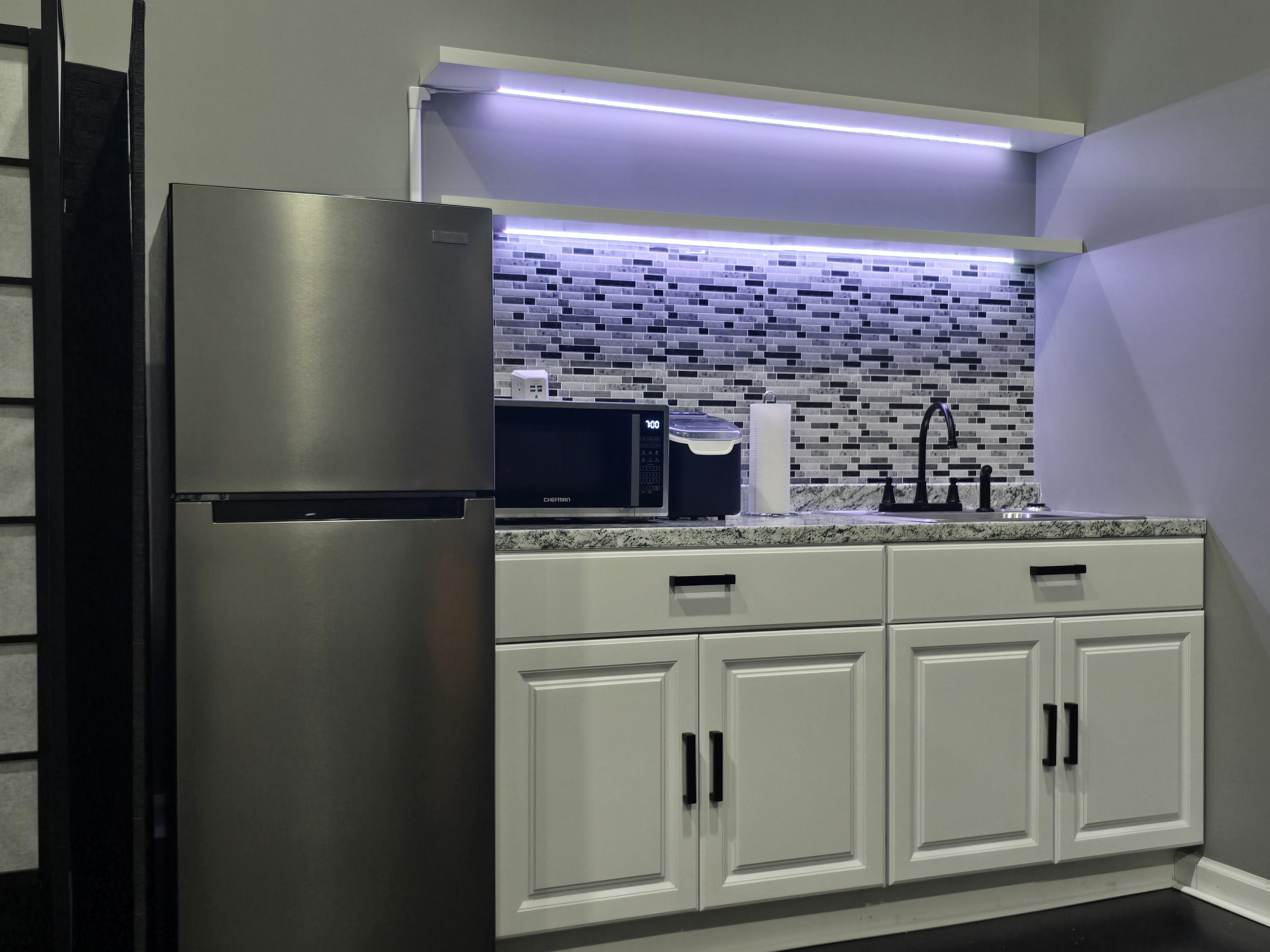 Fully equipped kitchenette 