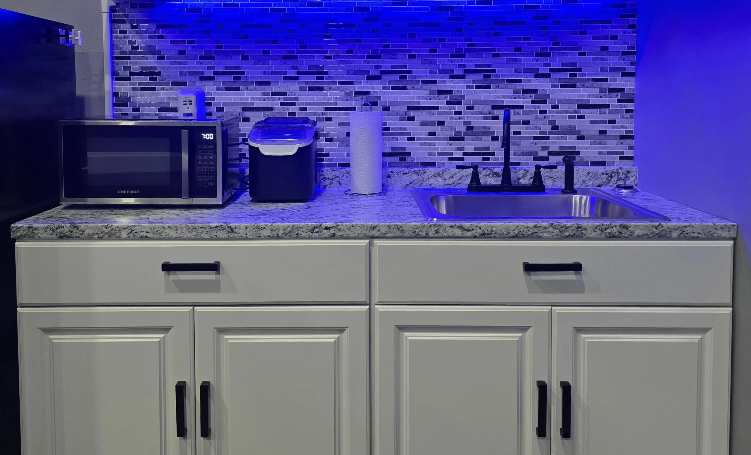 Fully equipped kitchenette 