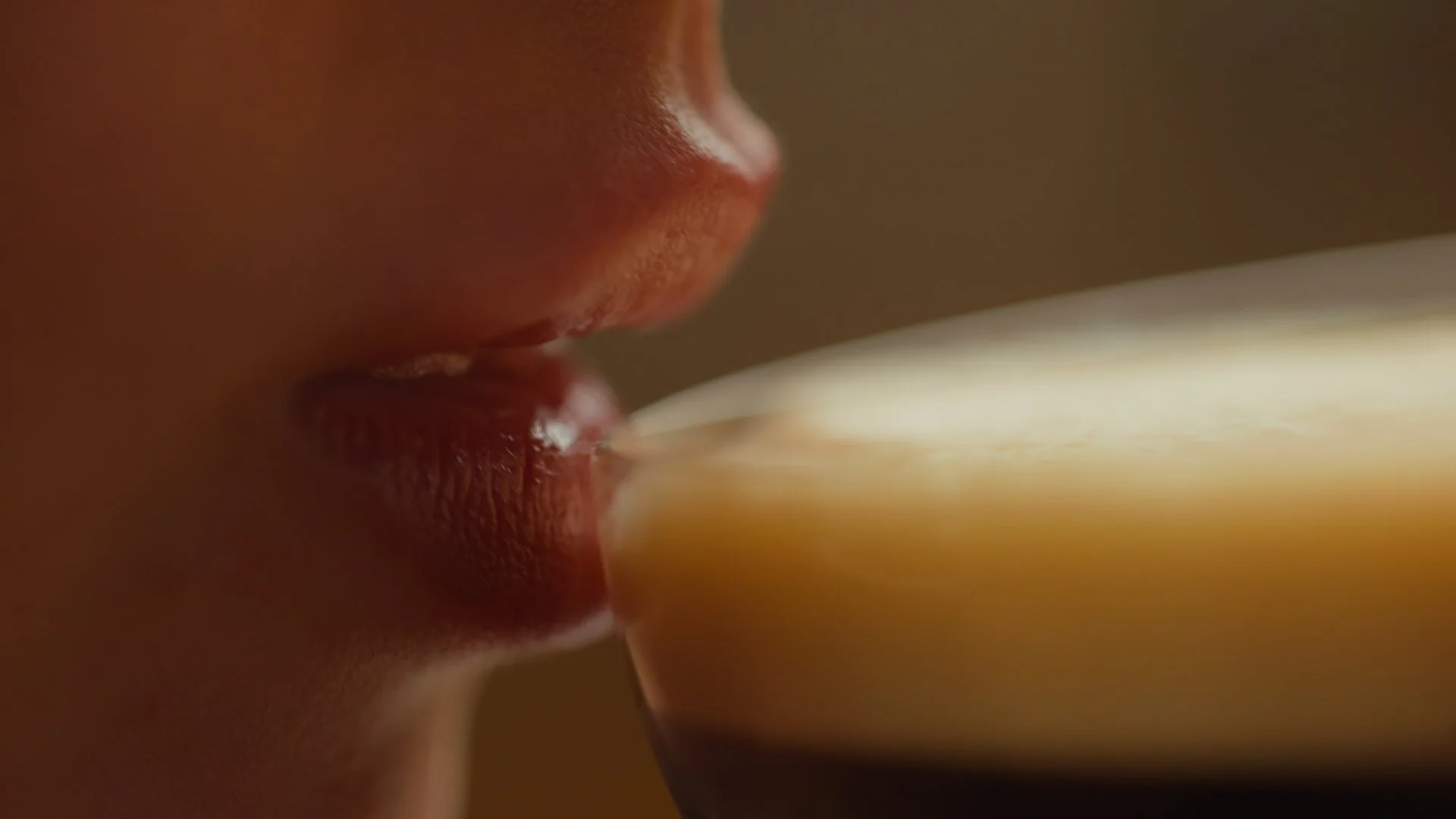 Launch campaign for Sale e Pepe, designed to establish a strong visual identity through elevated food storytelling and atmospheric imagery. The project balances brand elegance with a contemporary cinematic approach to engage a modern audience.