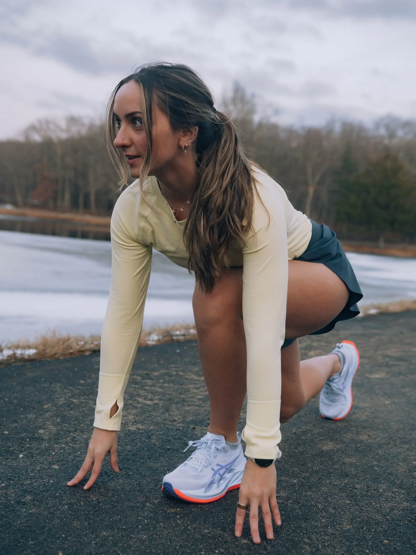 Now entering: PEAK TRAINING WEEKS 📈🏃&zwj;♀️

Long runs and workouts ramping up. Races on the calendar. I&rsquo;m locked in and ready to go 🔒

📸: @nwdesignsco the best 🤩⚡️

#runner #marathonrunner #marathontraining #runcoach #runmotivation