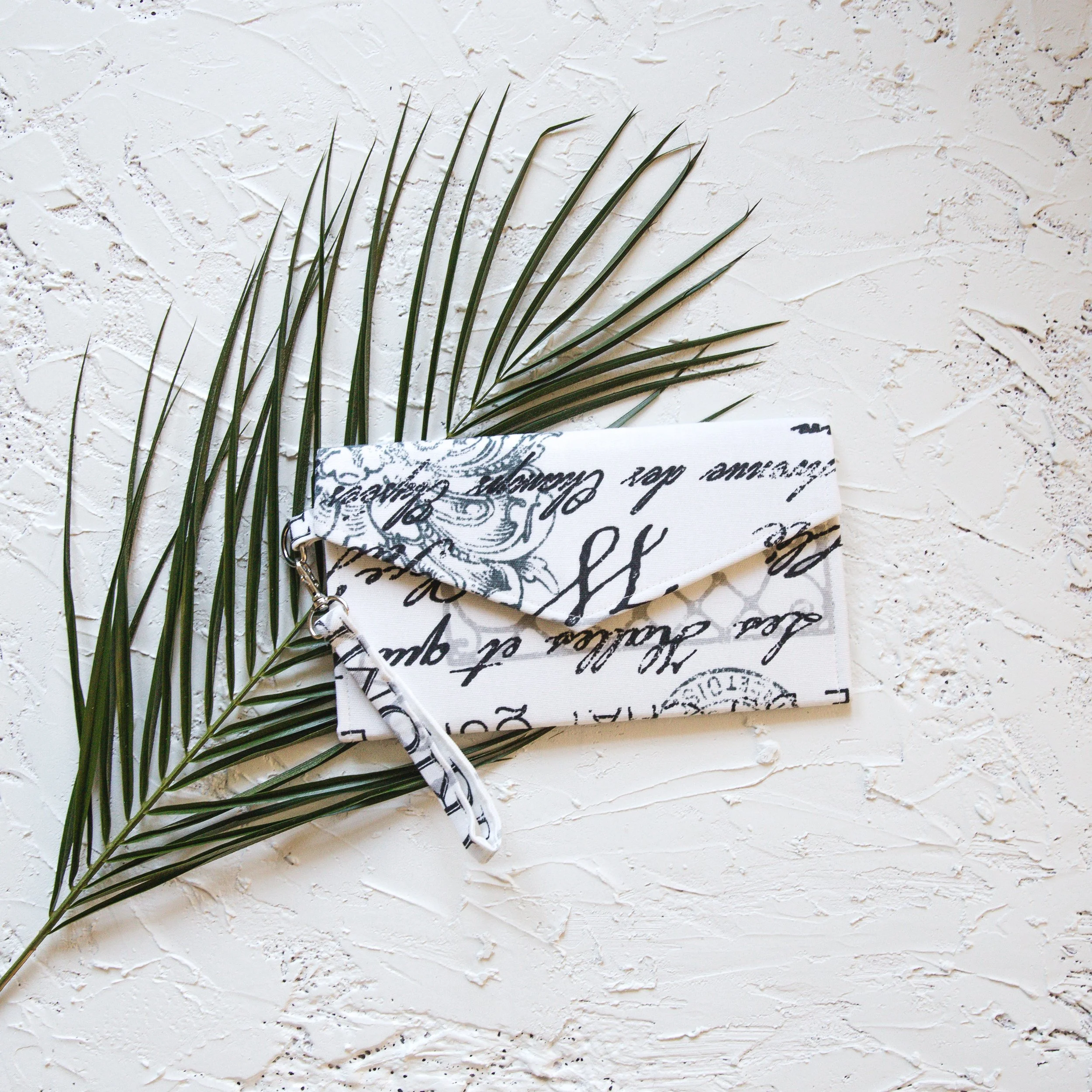 Dumas Vintage Wristlet