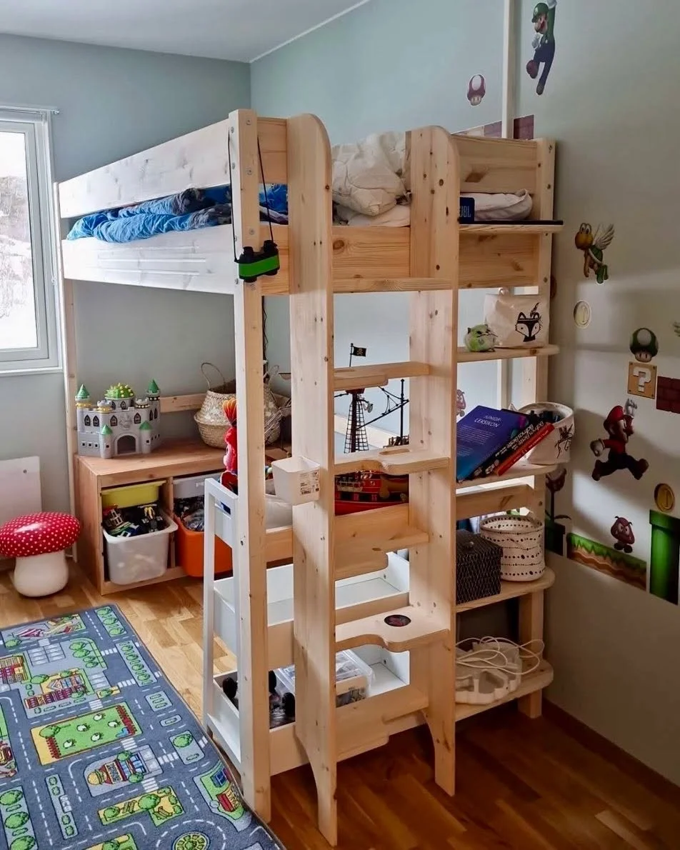 Takseng frigj&oslash;r gulvplass for lek og morro. Senere kan det settes inn gaming bord og stol.