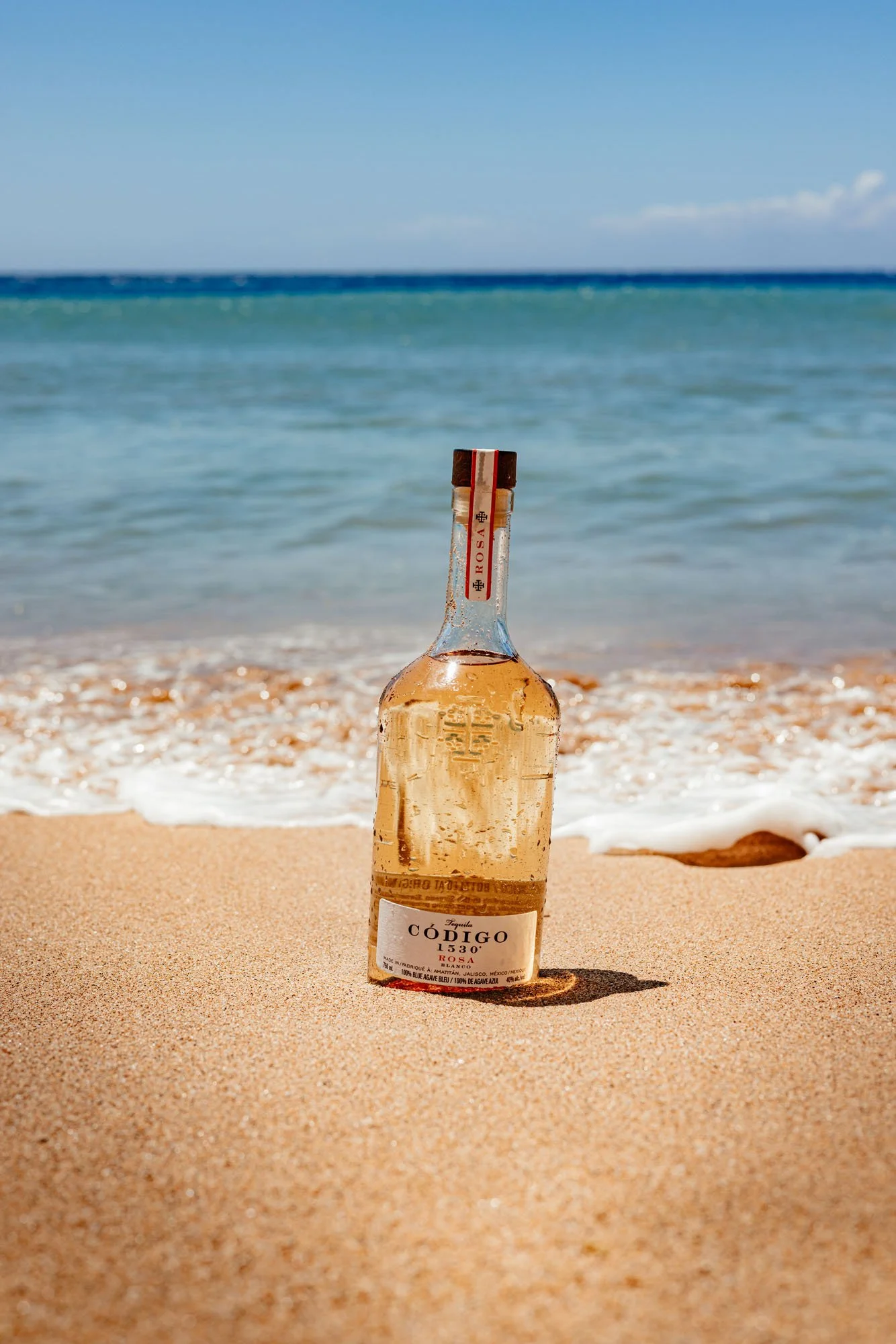 Codigo 1530 Bottle_Rosa Blanco_Lifestyle_global rights_14.jpg