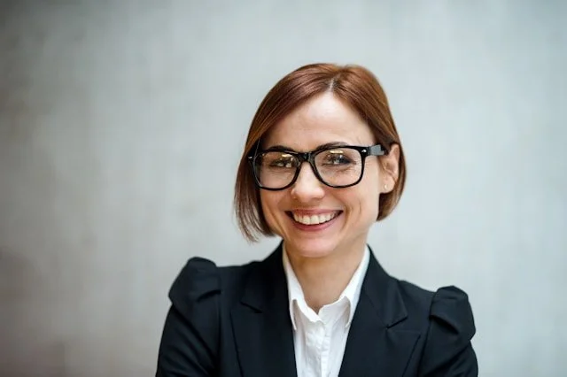 Professional woman smiling after treatment for OCD in Ogden Utah mental health clinic