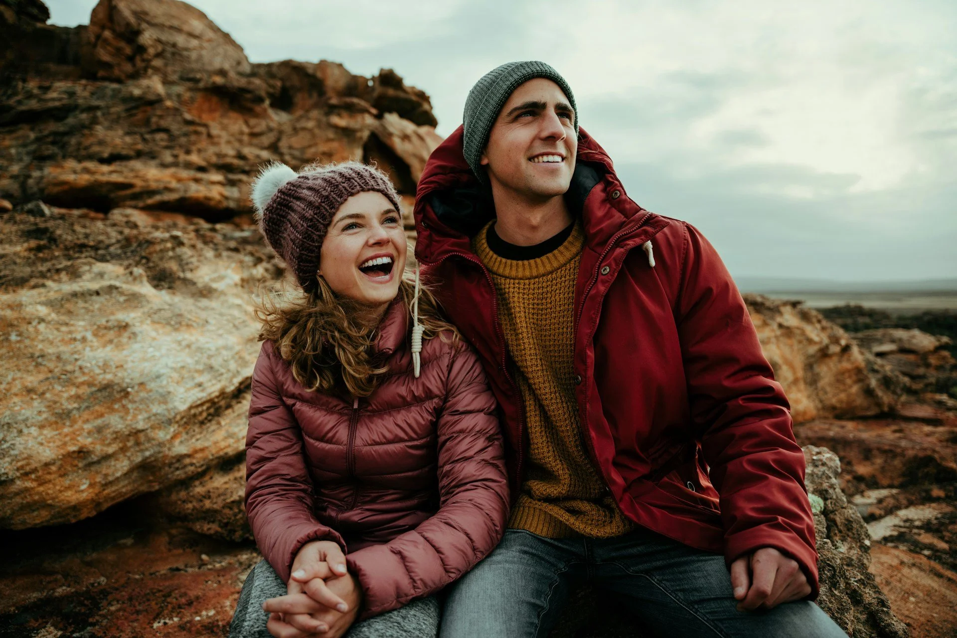 couple sitting in the red rocks