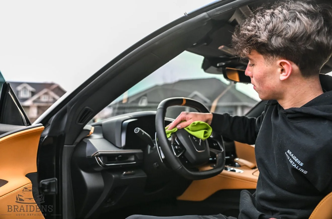 Interior Detail - Midsize SUV