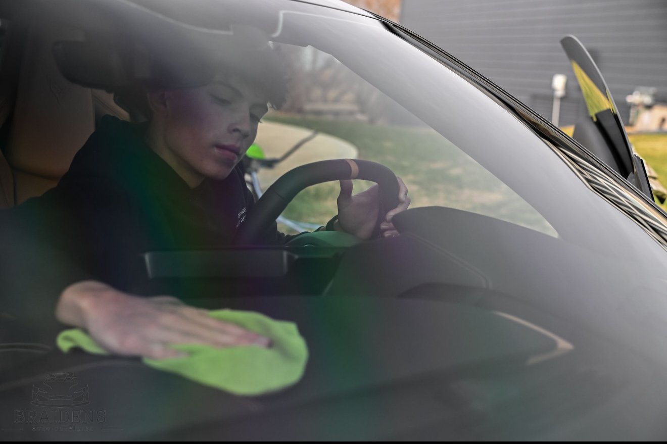 Interior Detail - Full Size SUV