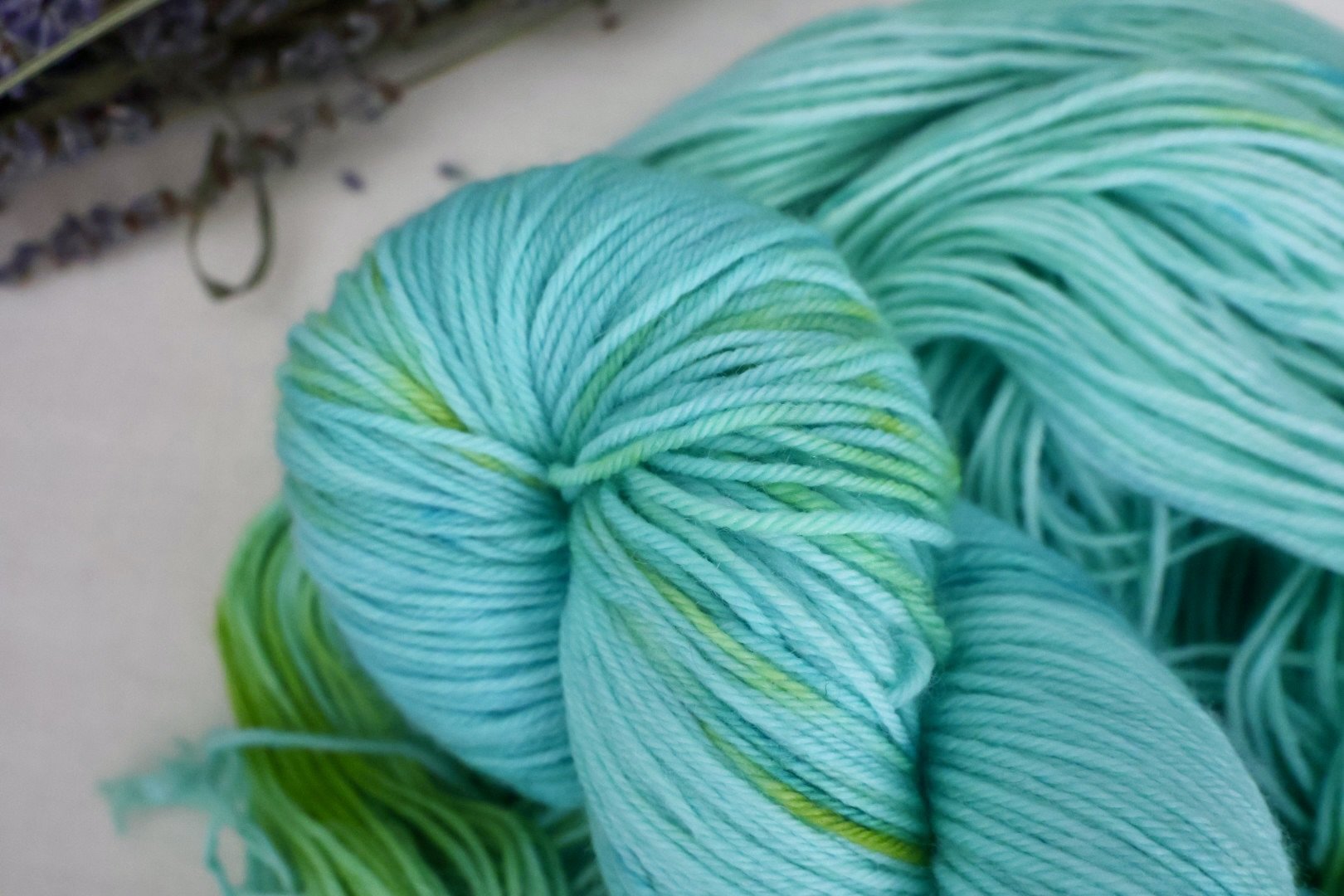 A durable 4‑ply merino/nylon blend perfect for sock knitting. Mara Croft features hand‑dyed coastal blues with soft tonal variation and excellent stitch definition.