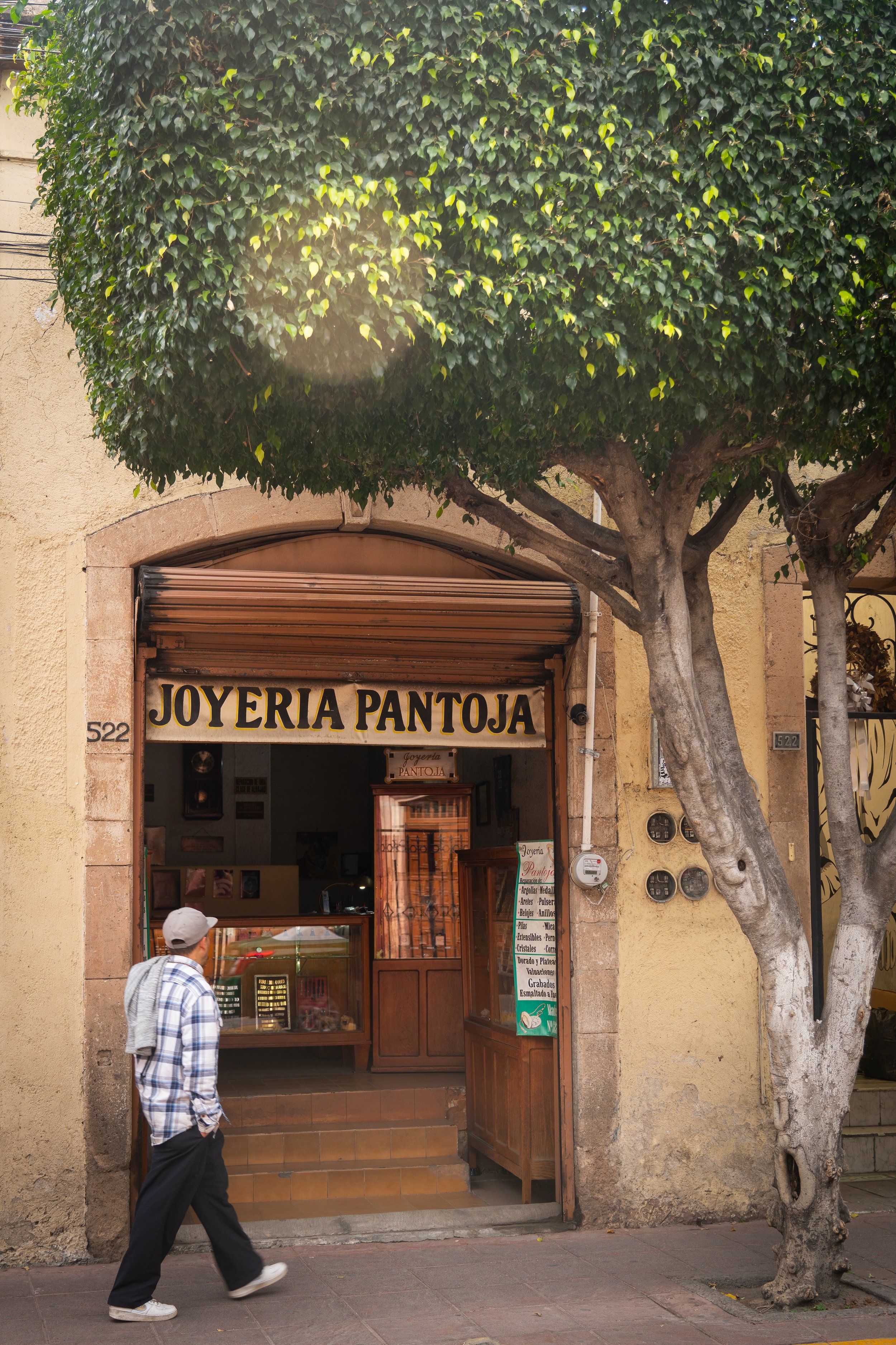 Una joyería pequeña en alguna ciudad de México. (c) 2026 Héctor Obregón