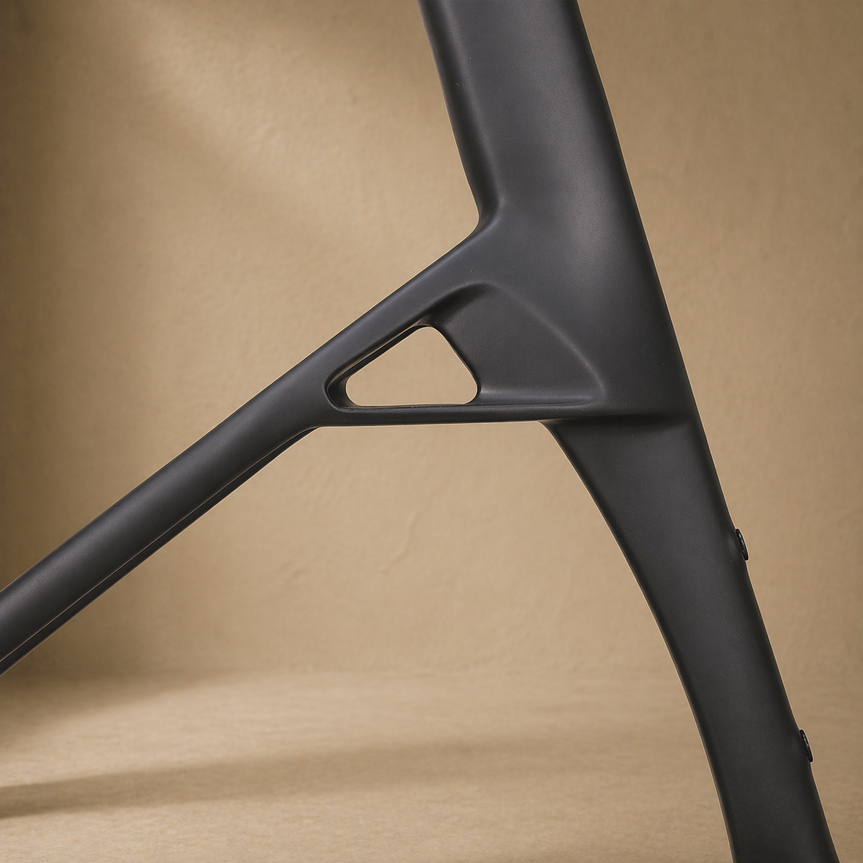 kom-viper-carbon-frame-seatstay-aero-junction.png
